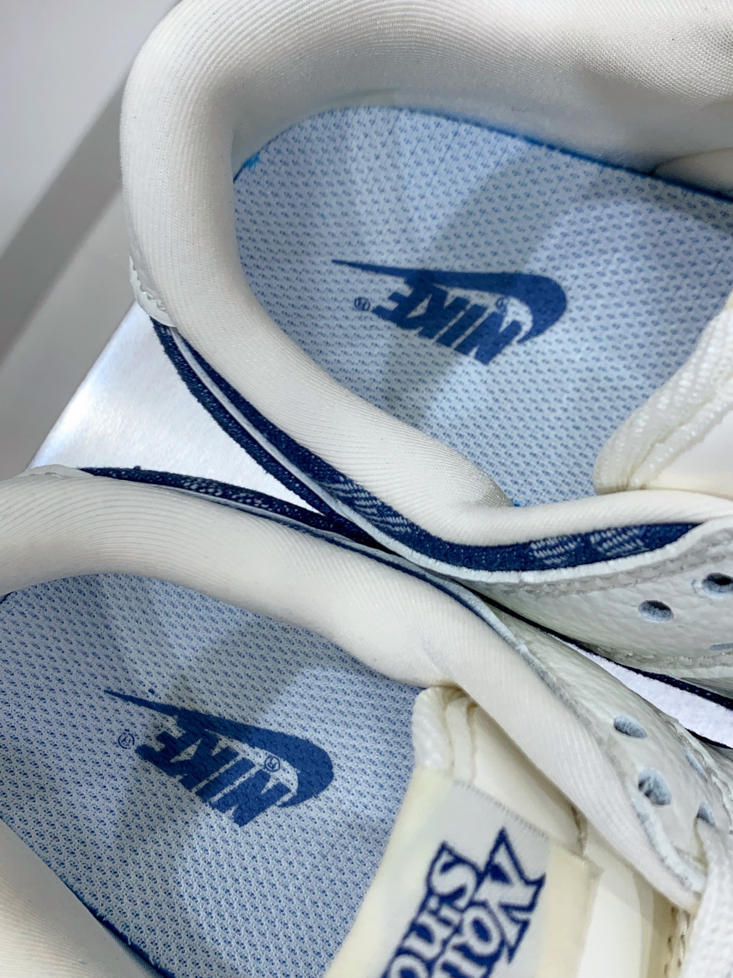 Nike Air Force 1 Low White / Grey detail view 2