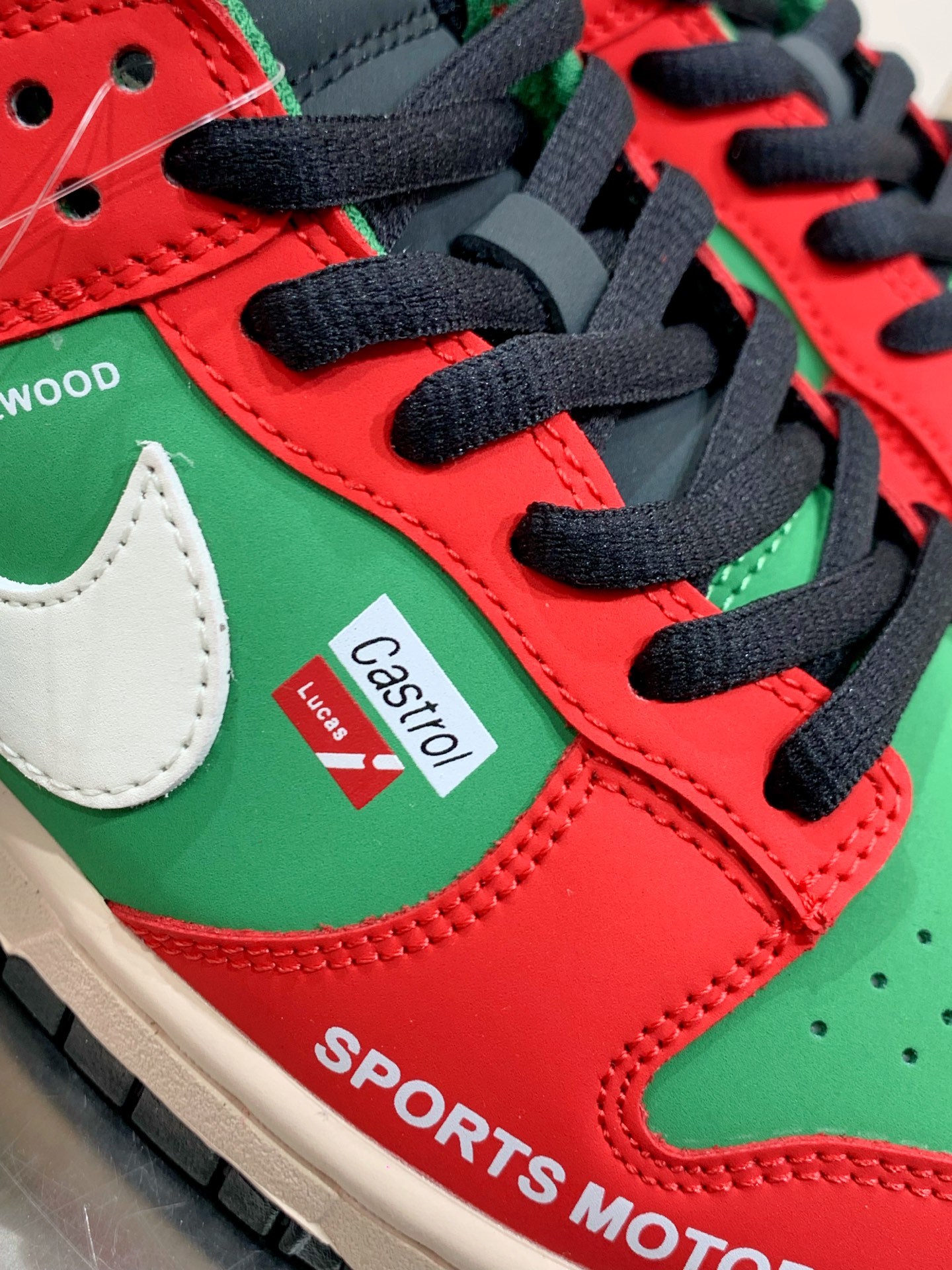 Nike Air Force 1 Low Green / Burgundy detail view 1