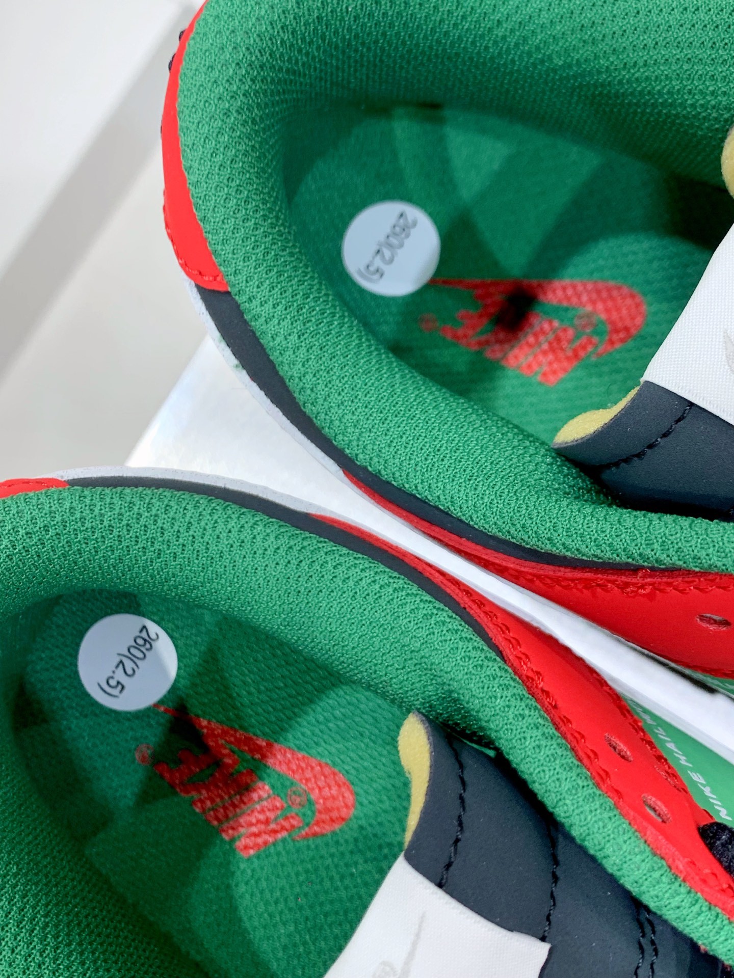Nike Air Force 1 Low Green / Burgundy detail view 2