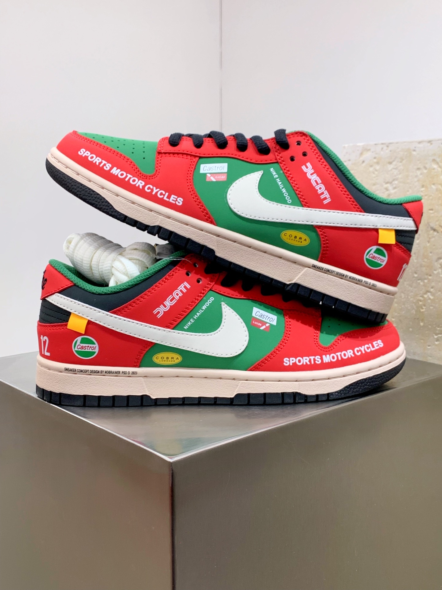 Nike Air Force 1 Low Green / Burgundy detail view 5