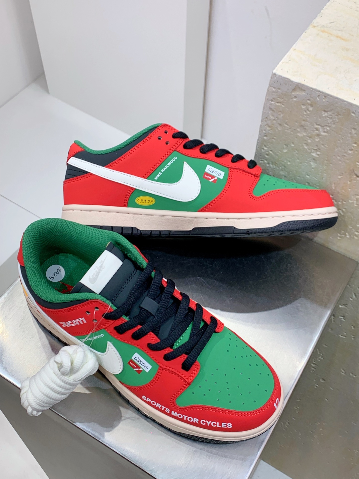 Nike Air Force 1 Low Green / Burgundy detail view 7