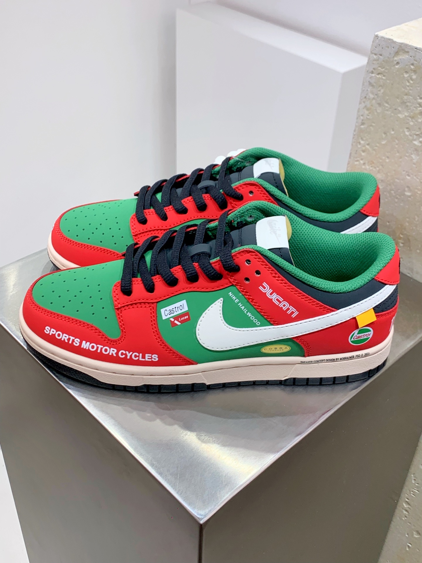 Nike Air Force 1 Low Green / Burgundy detail view 8