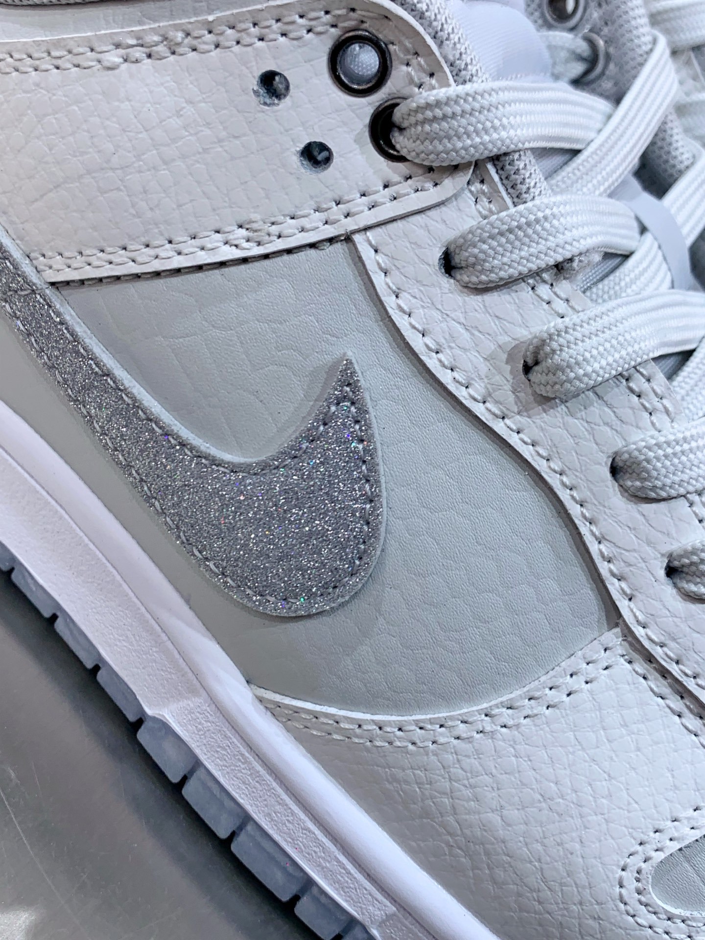 Nike Air Force 1 Low White / Blue detail view 1