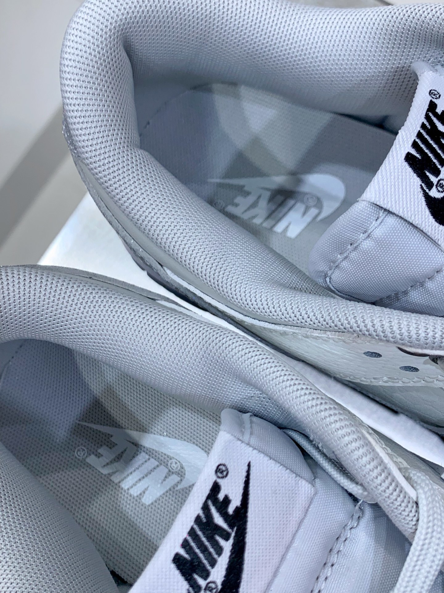 Nike Air Force 1 Low White / Blue detail view 2