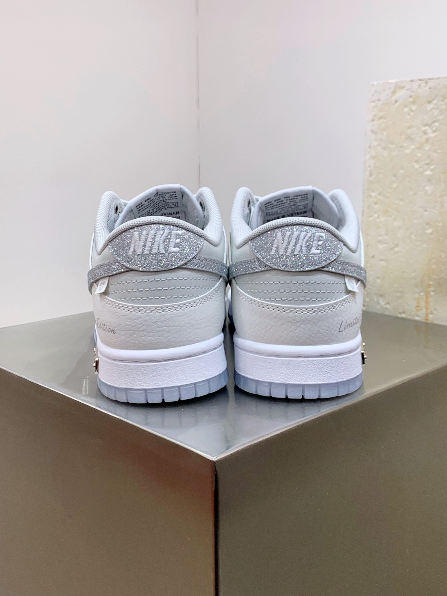 Nike Air Force 1 Low White / Blue detail view 3