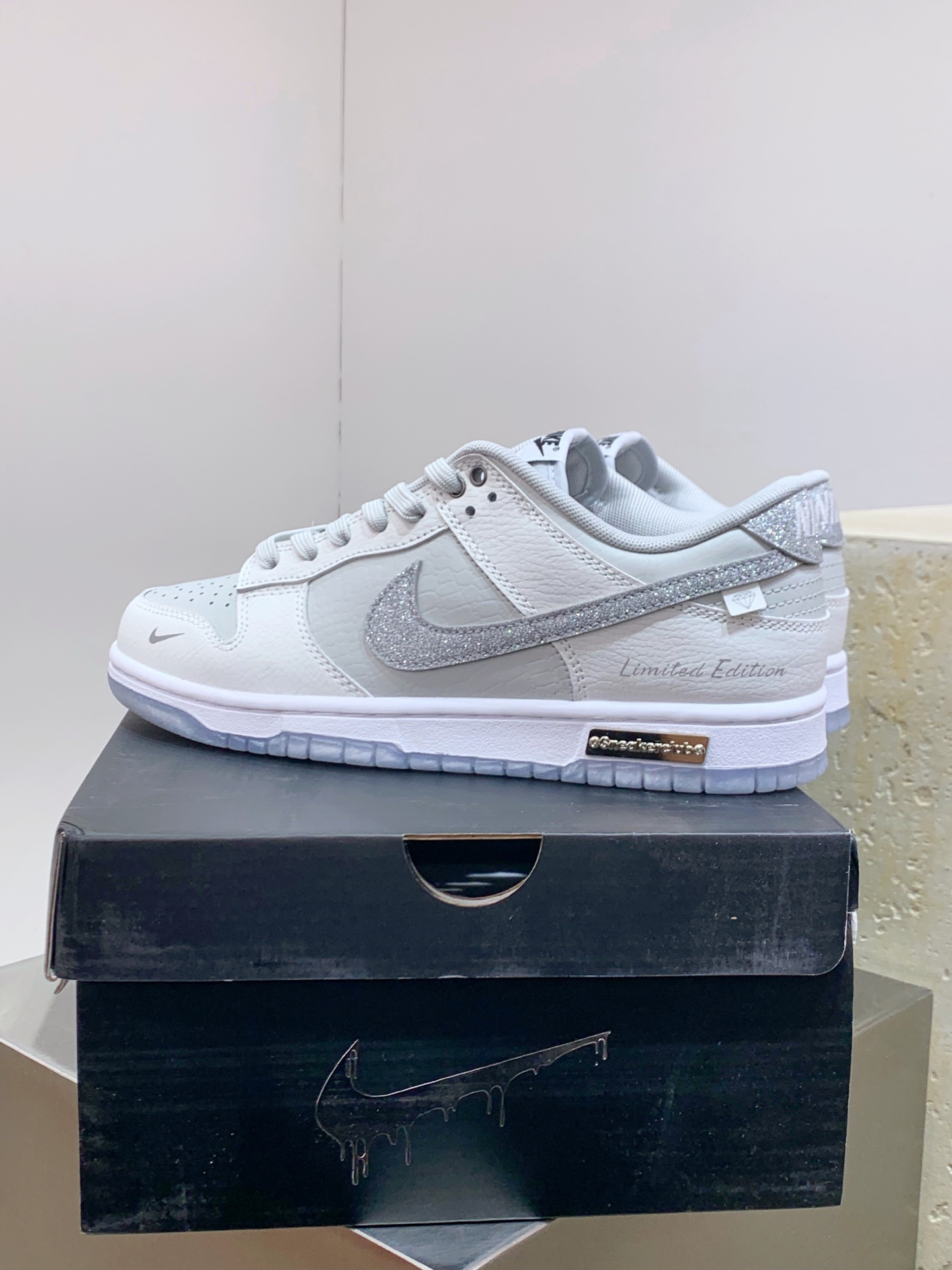 Nike Air Force 1 Low White / Blue detail view 4