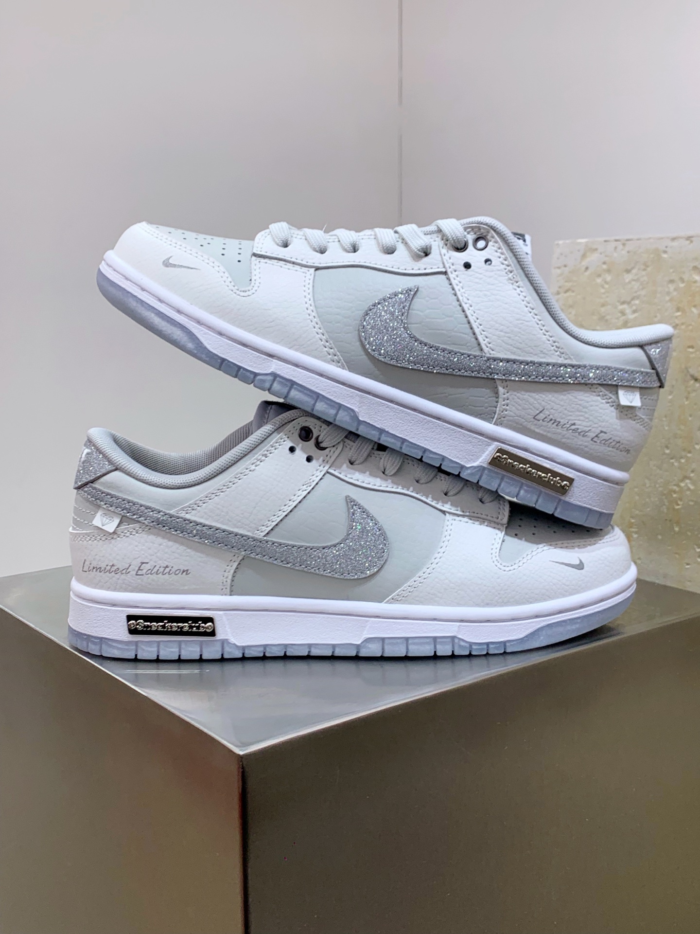 Nike Air Force 1 Low White / Blue detail view 5