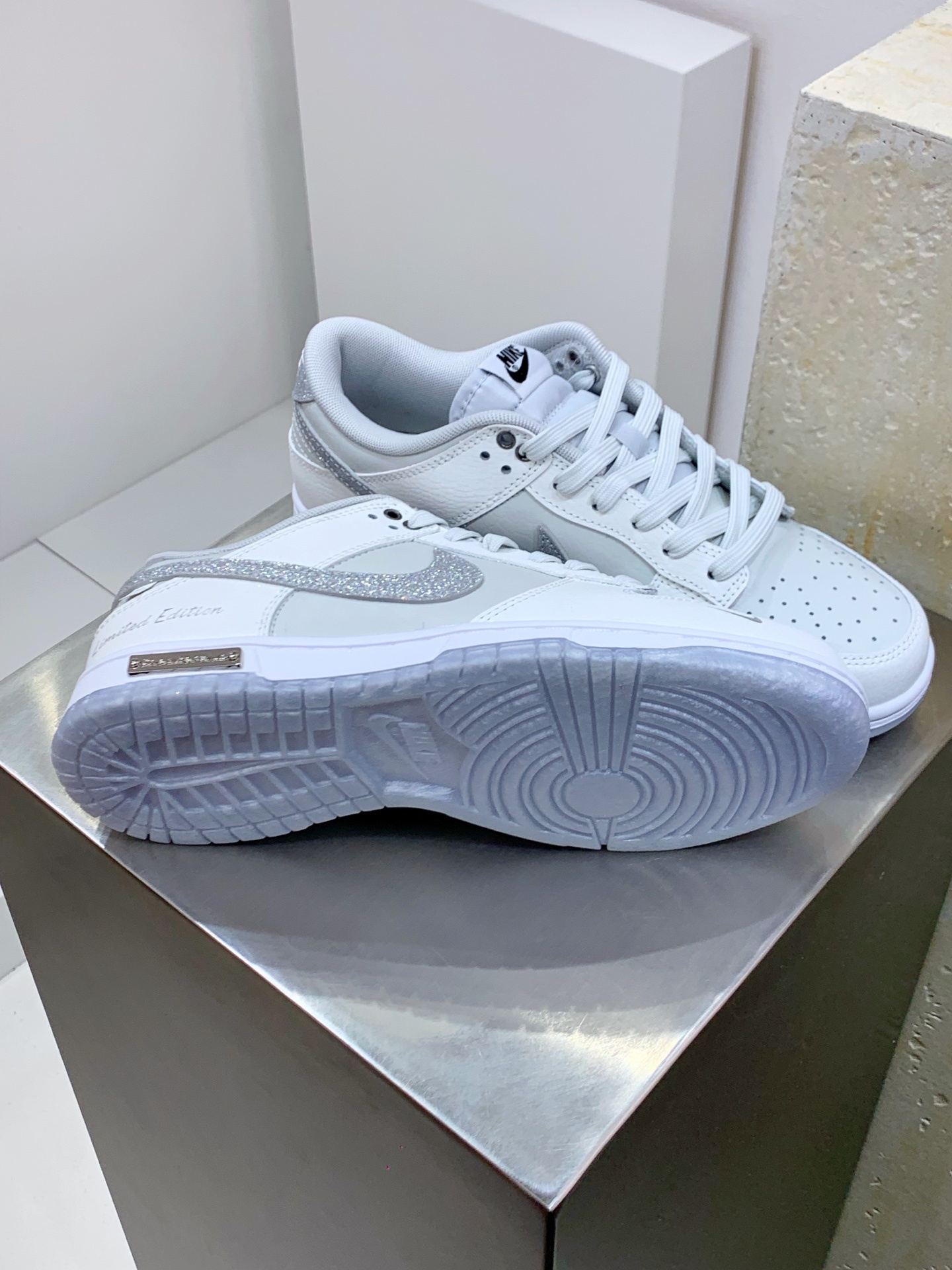 Nike Air Force 1 Low White / Blue detail view 6