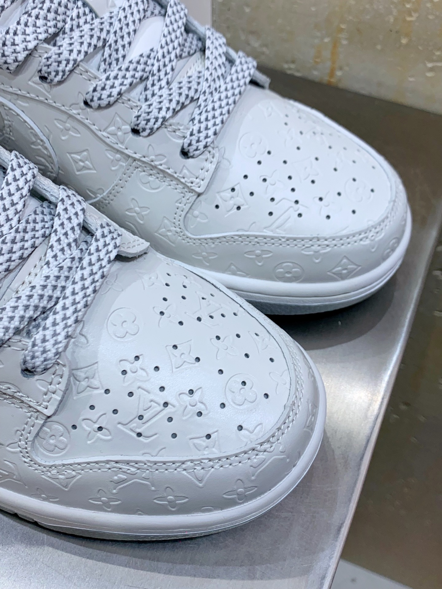Nike Air Force 1 Low White / Grey detail view 1