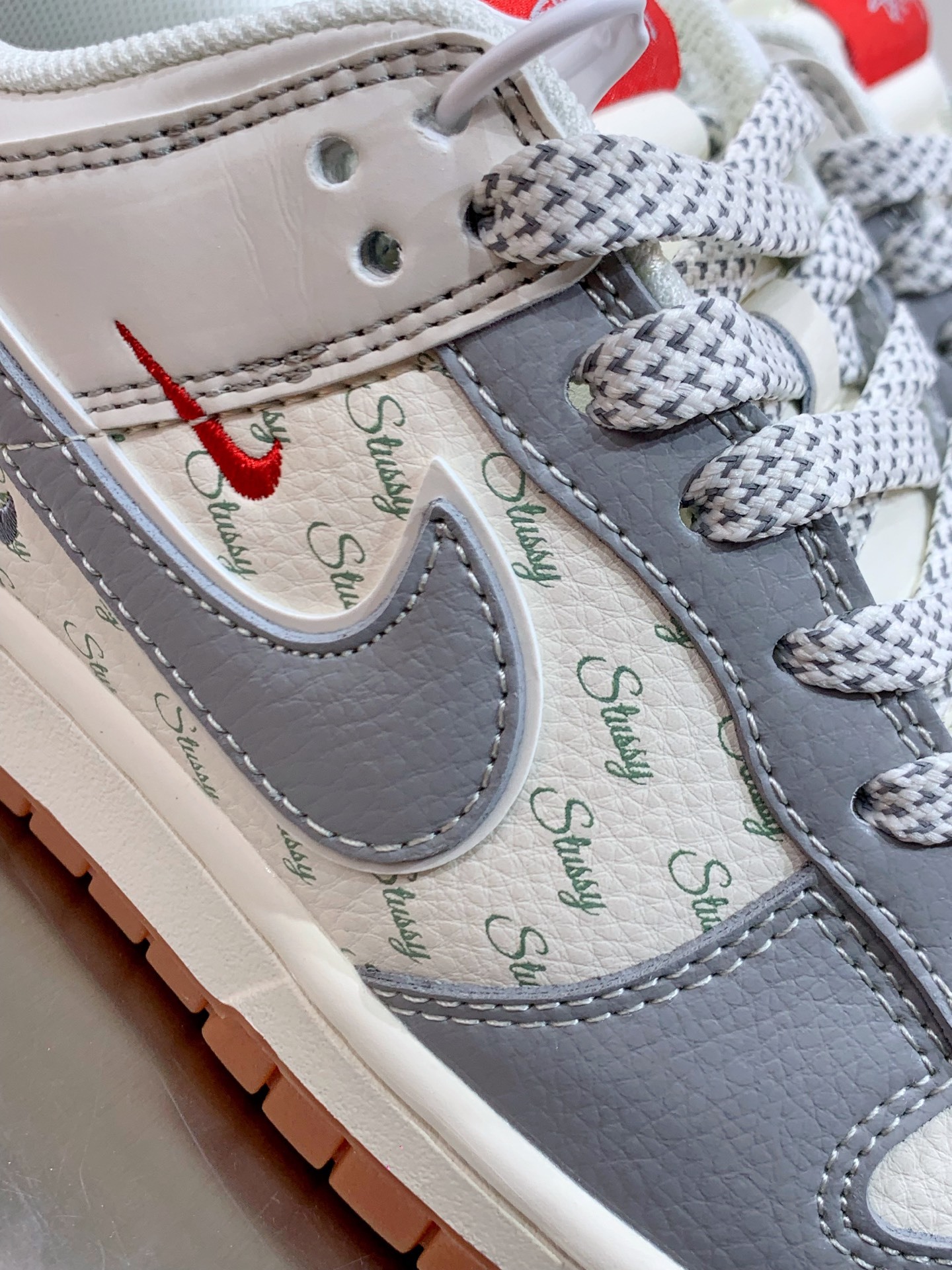 Nike Air Force 1 Low White / Grey detail view 1