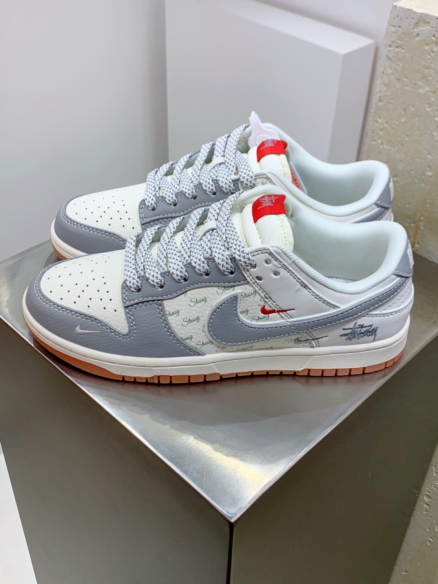 Nike Air Force 1 Low White / Grey detail view 8