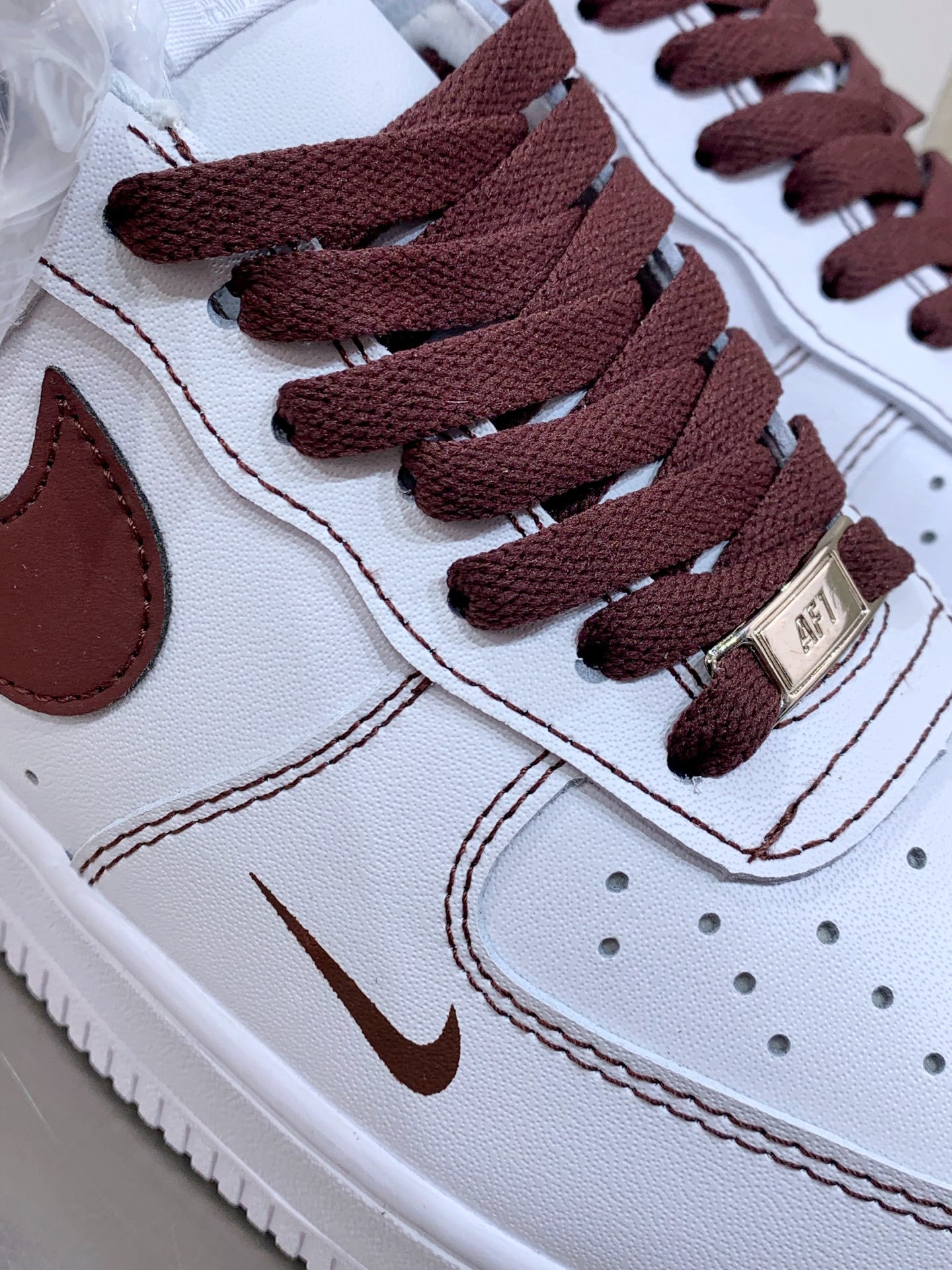 Nike Air Force 1 Low White / Grey detail view 1