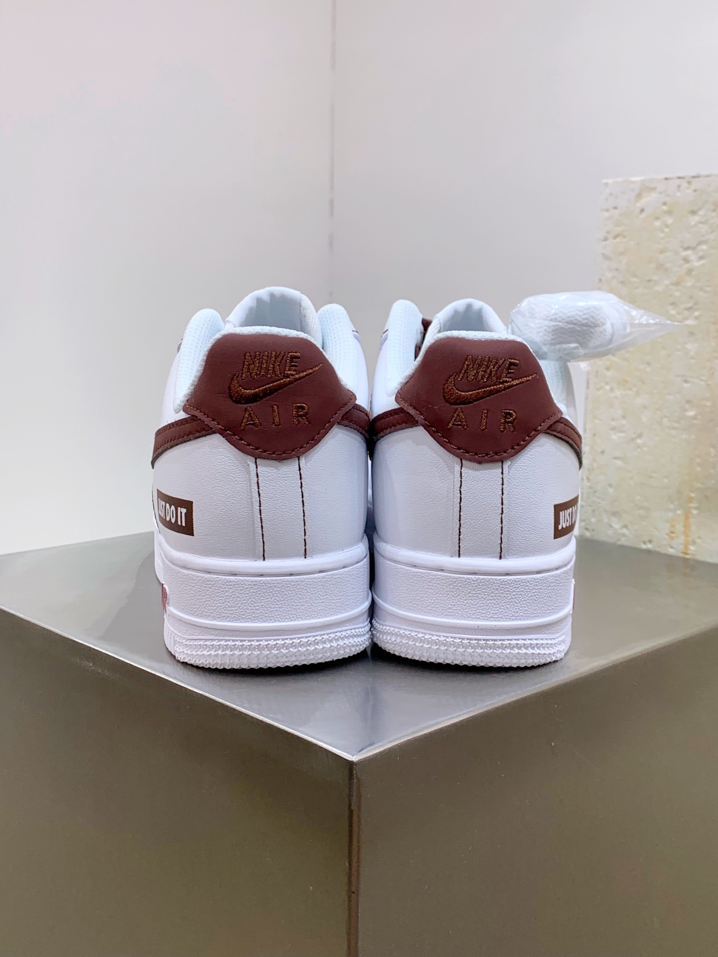 Nike Air Force 1 Low White / Grey detail view 3