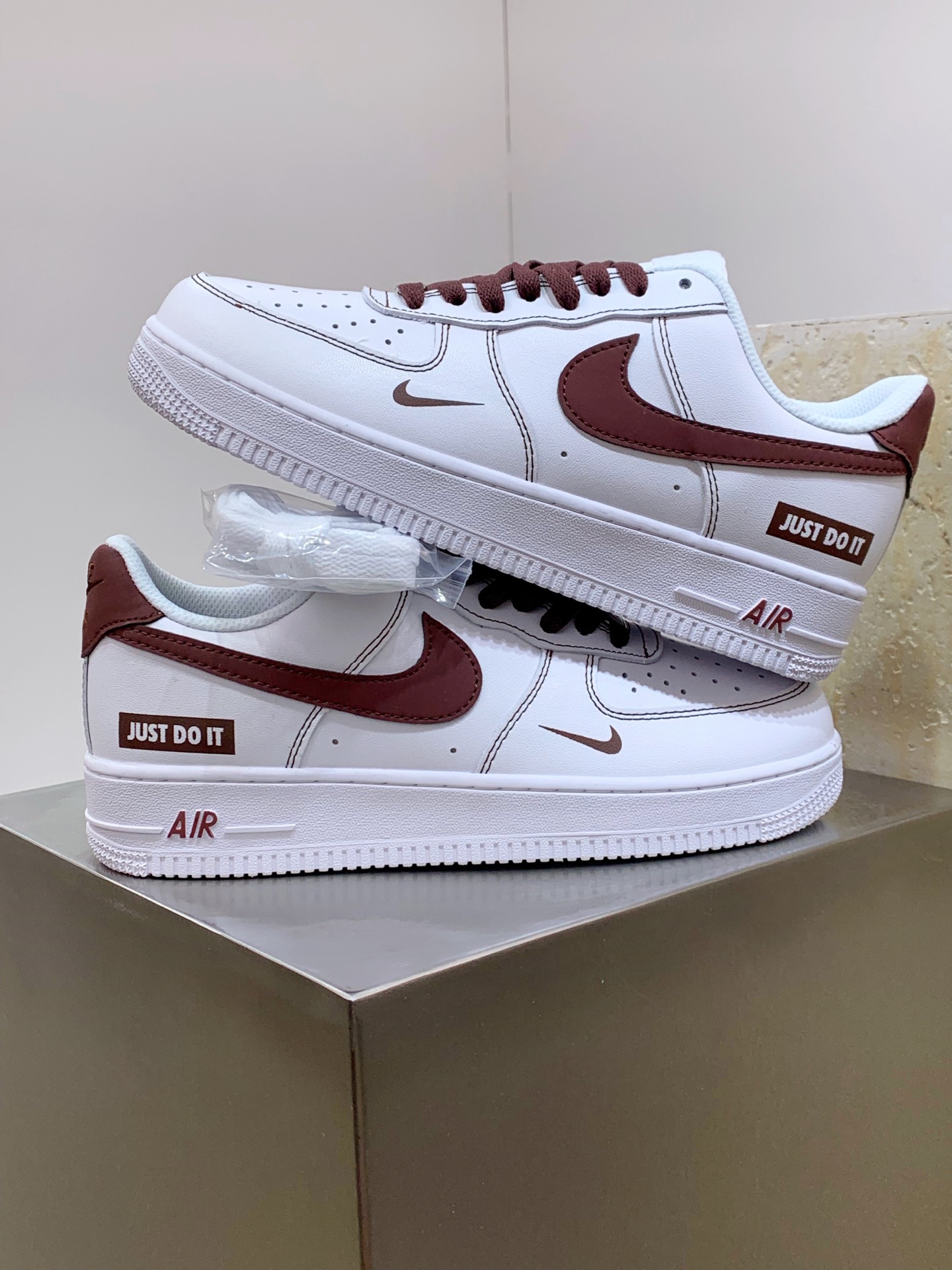 Nike Air Force 1 Low White / Grey detail view 5