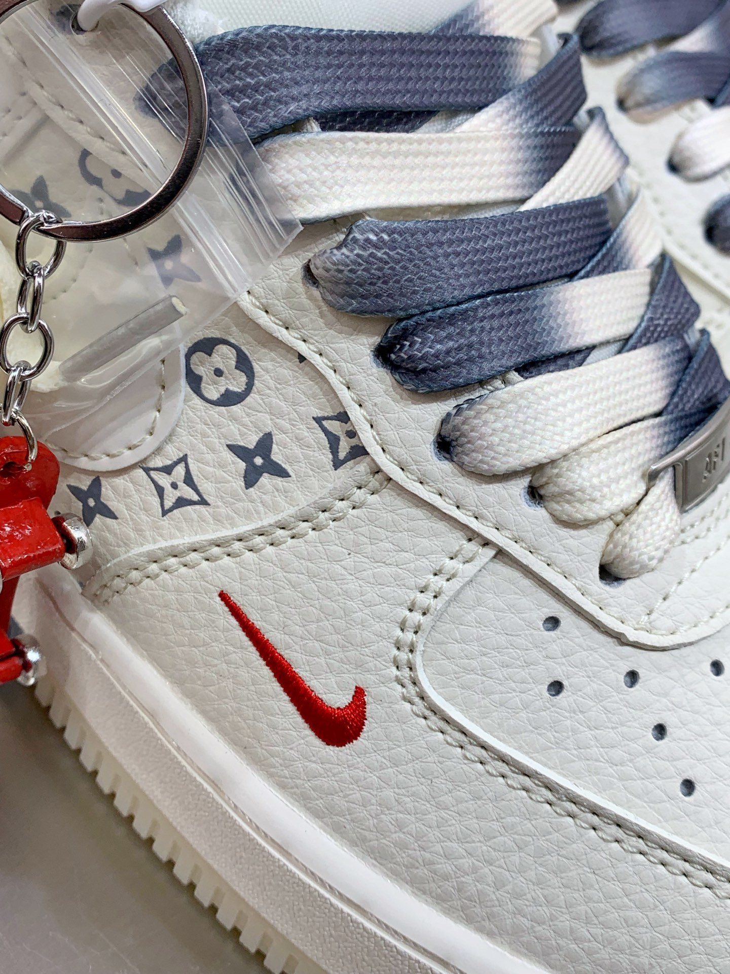 Nike Air Force 1 Low White / Grey detail view 1