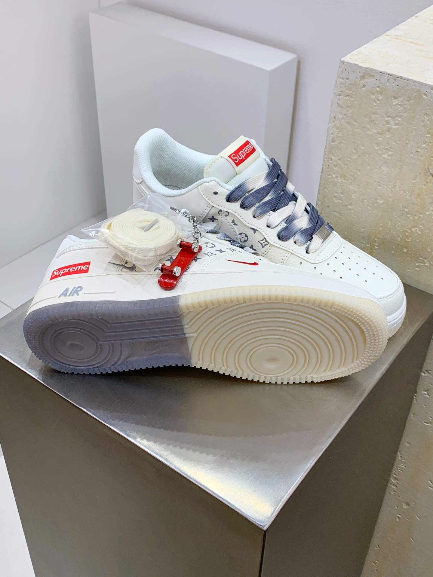 Nike Air Force 1 Low White / Grey detail view 6