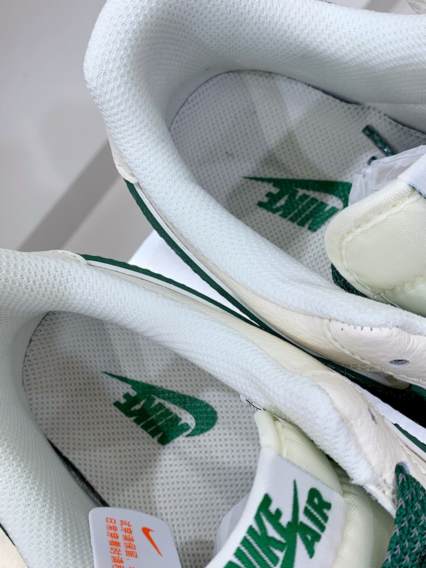 Nike Air Force 1 Low White / Grey detail view 2