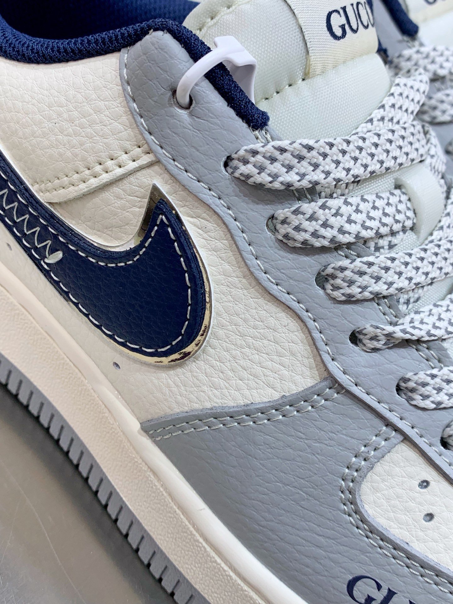 Nike Air Force 1 Low White / Grey detail view 1