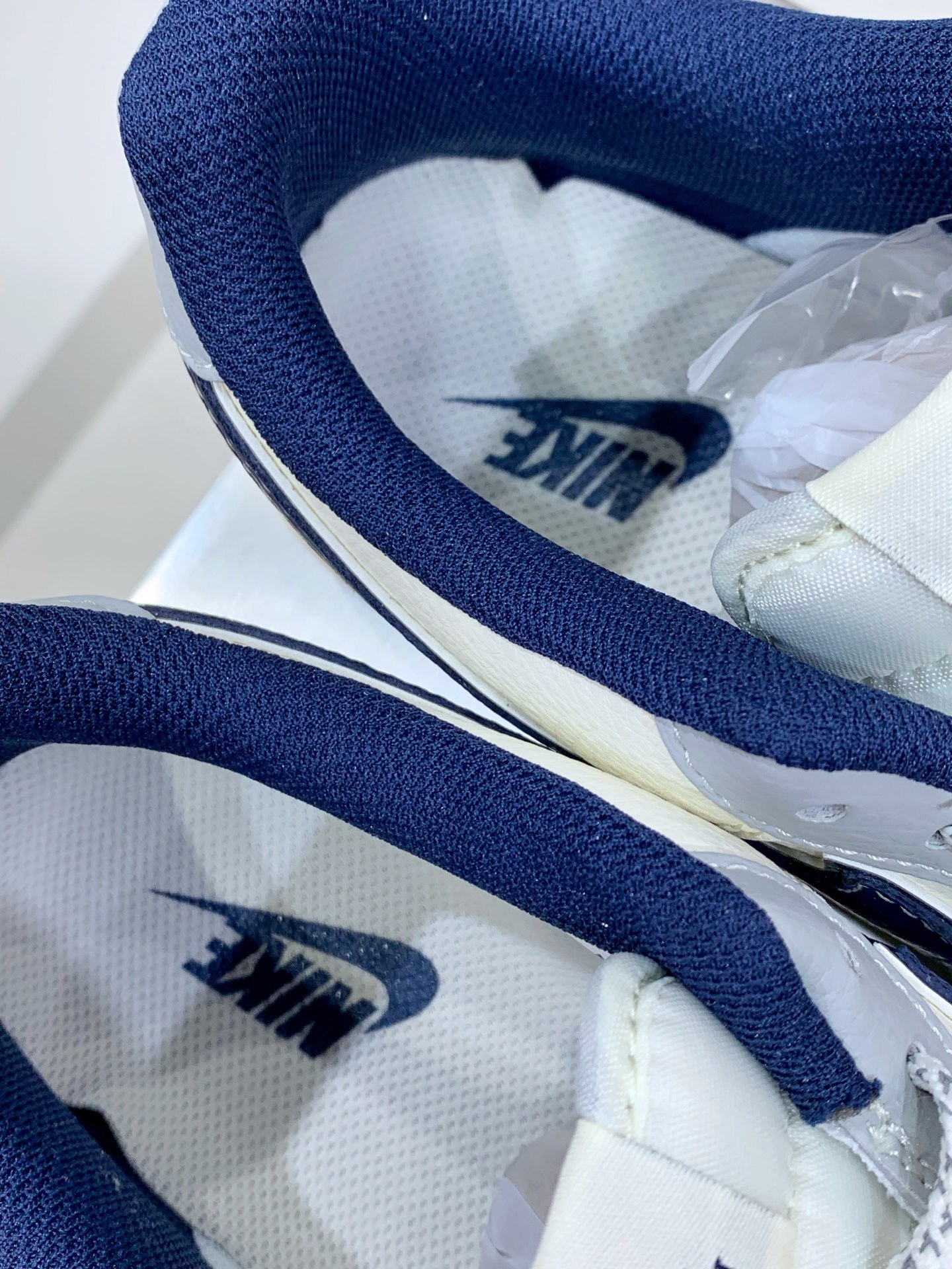Nike Air Force 1 Low White / Grey detail view 2