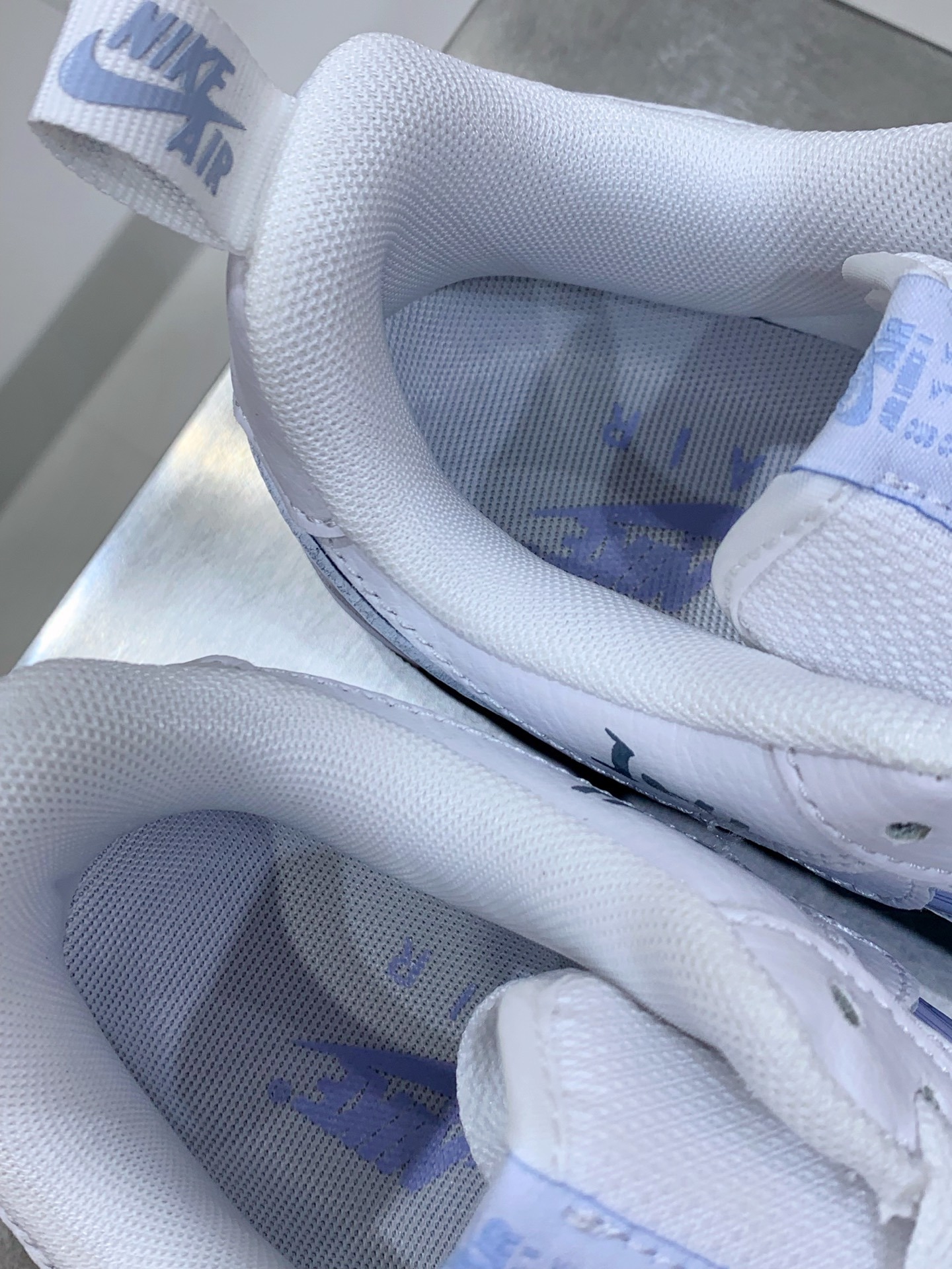 Nike Air Force 1 Low Blue / White detail view 2