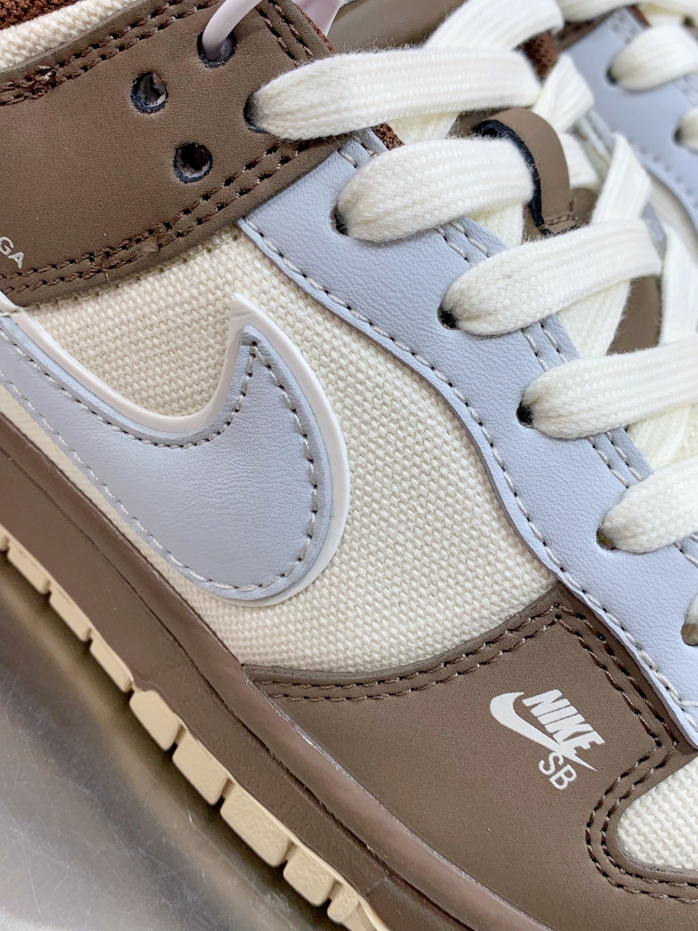 Nike Air Force 1 Low White / Grey detail view 1