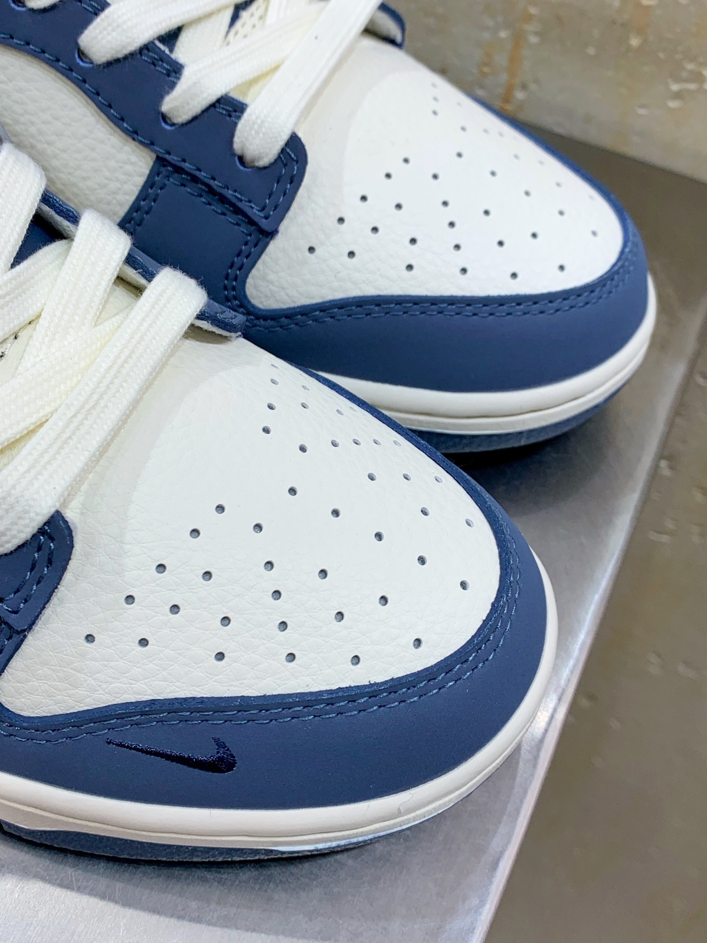 Nike Air Force 1 Low White / Blue main view