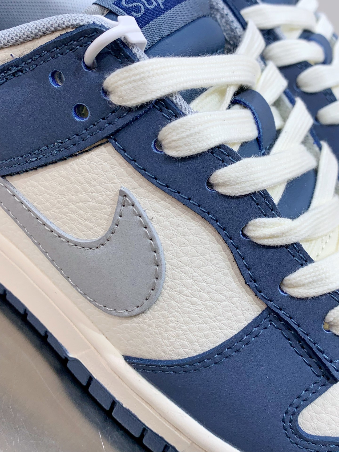 Nike Air Force 1 Low White / Blue detail view 1