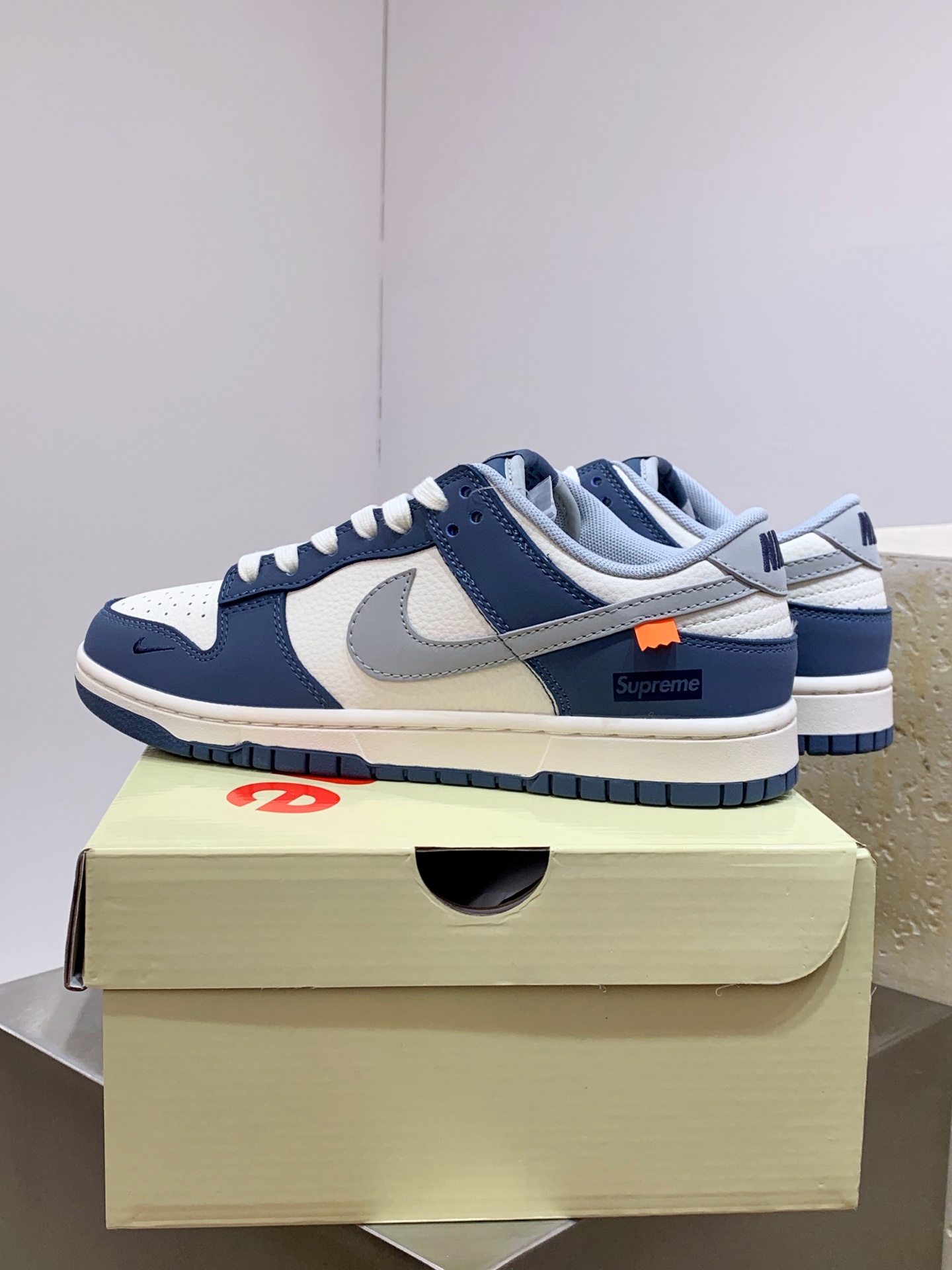Nike Air Force 1 Low White / Blue detail view 4