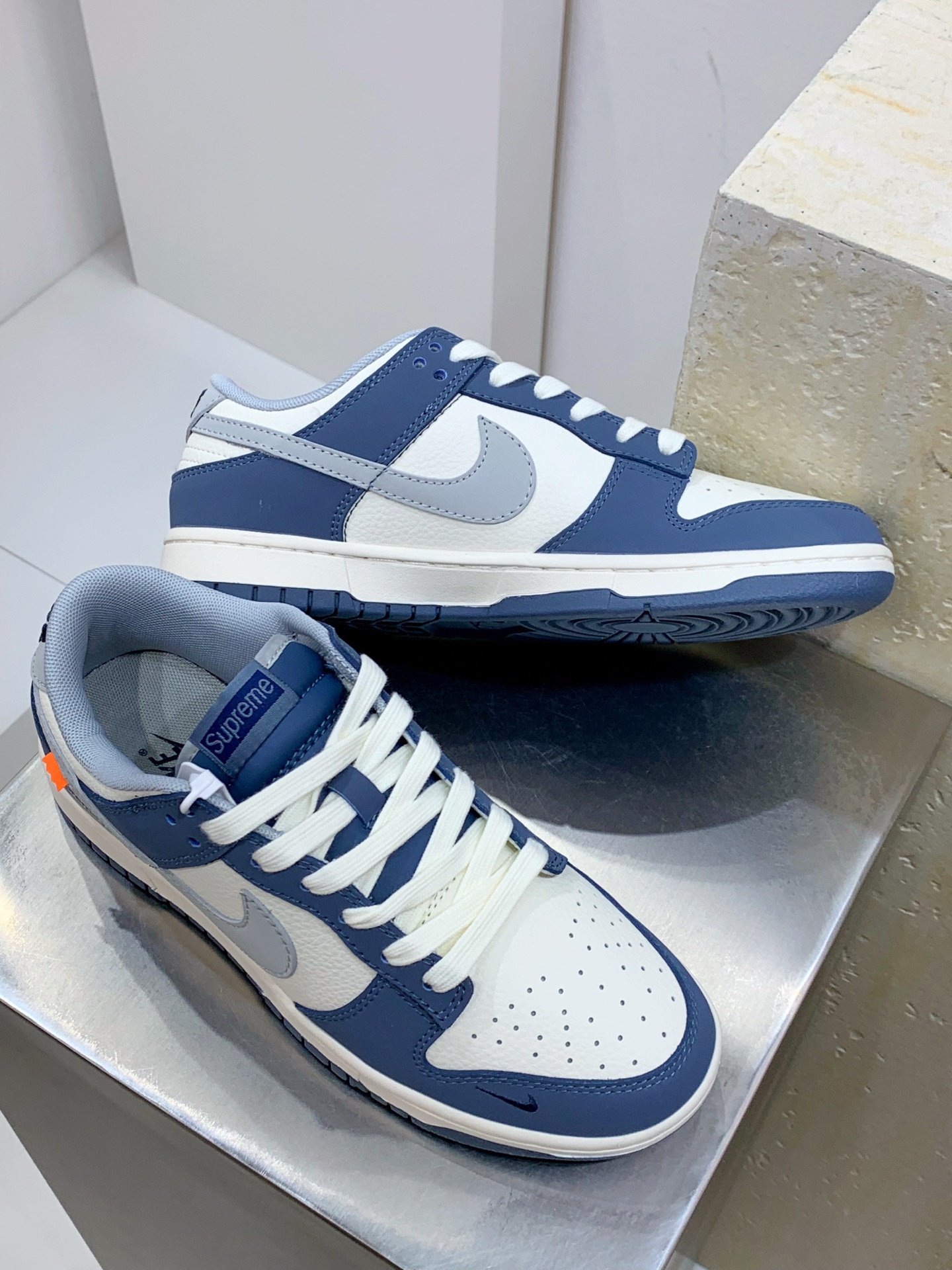 Nike Air Force 1 Low White / Blue detail view 7