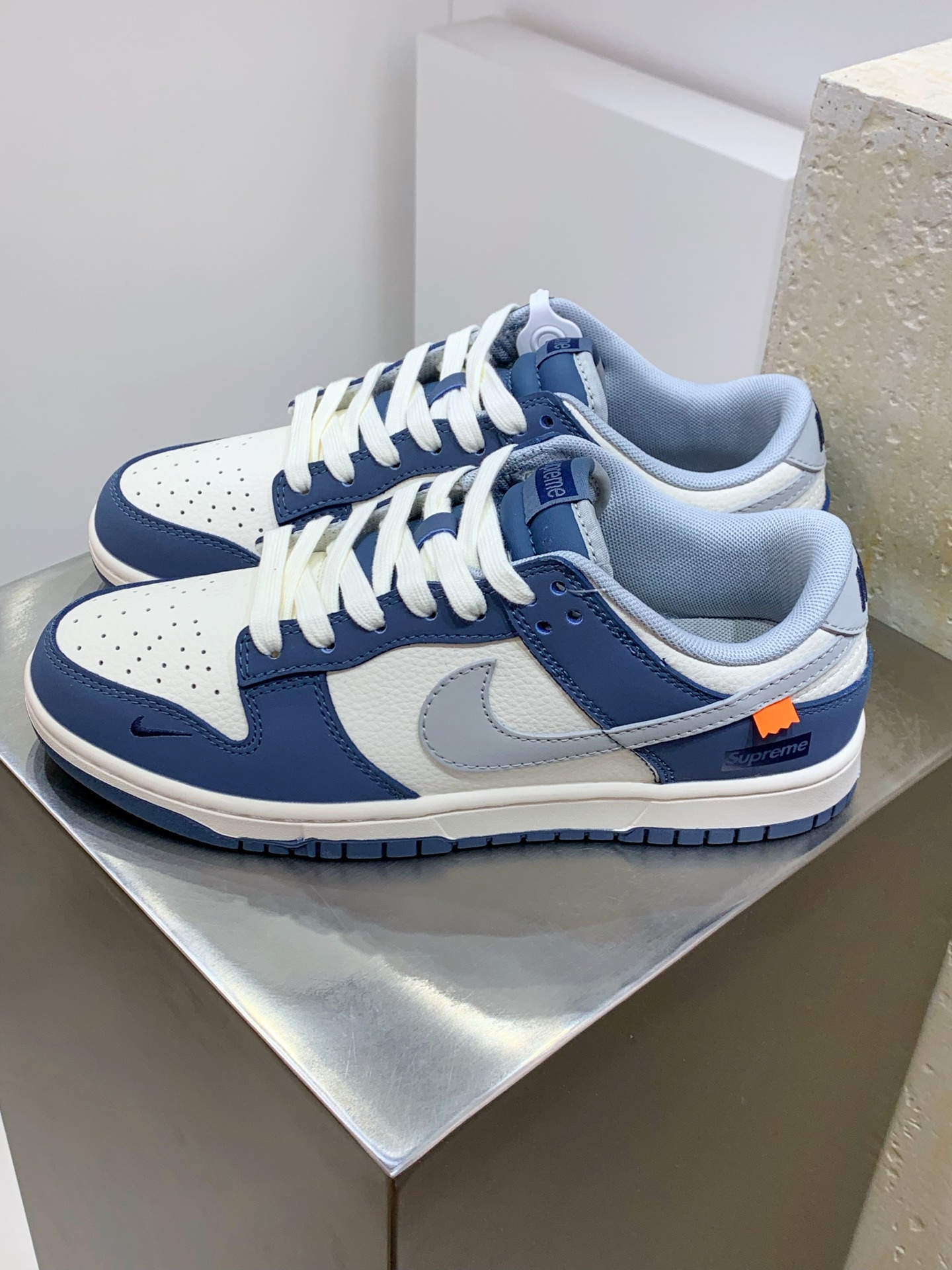 Nike Air Force 1 Low White / Blue detail view 8