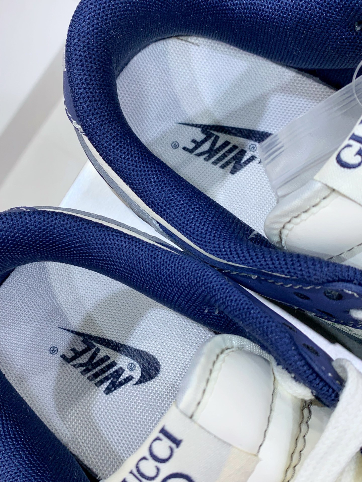 Nike Air Force 1 Low White / Blue detail view 2