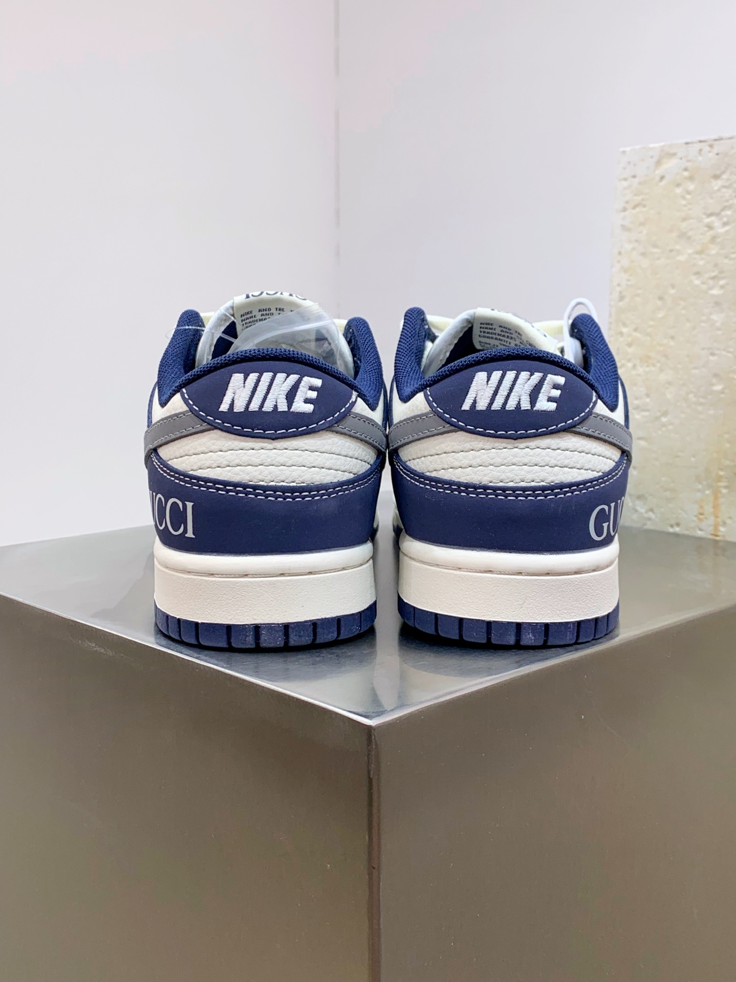 Nike Air Force 1 Low White / Blue detail view 3