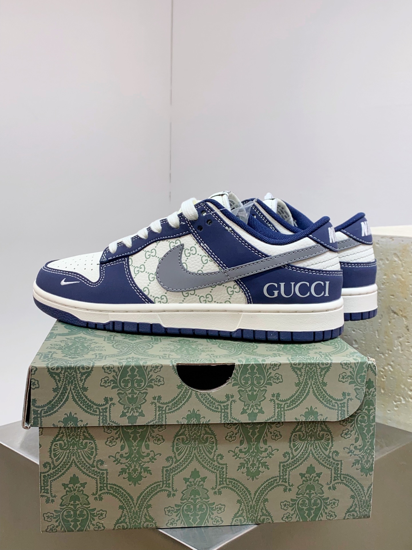 Nike Air Force 1 Low White / Blue detail view 4