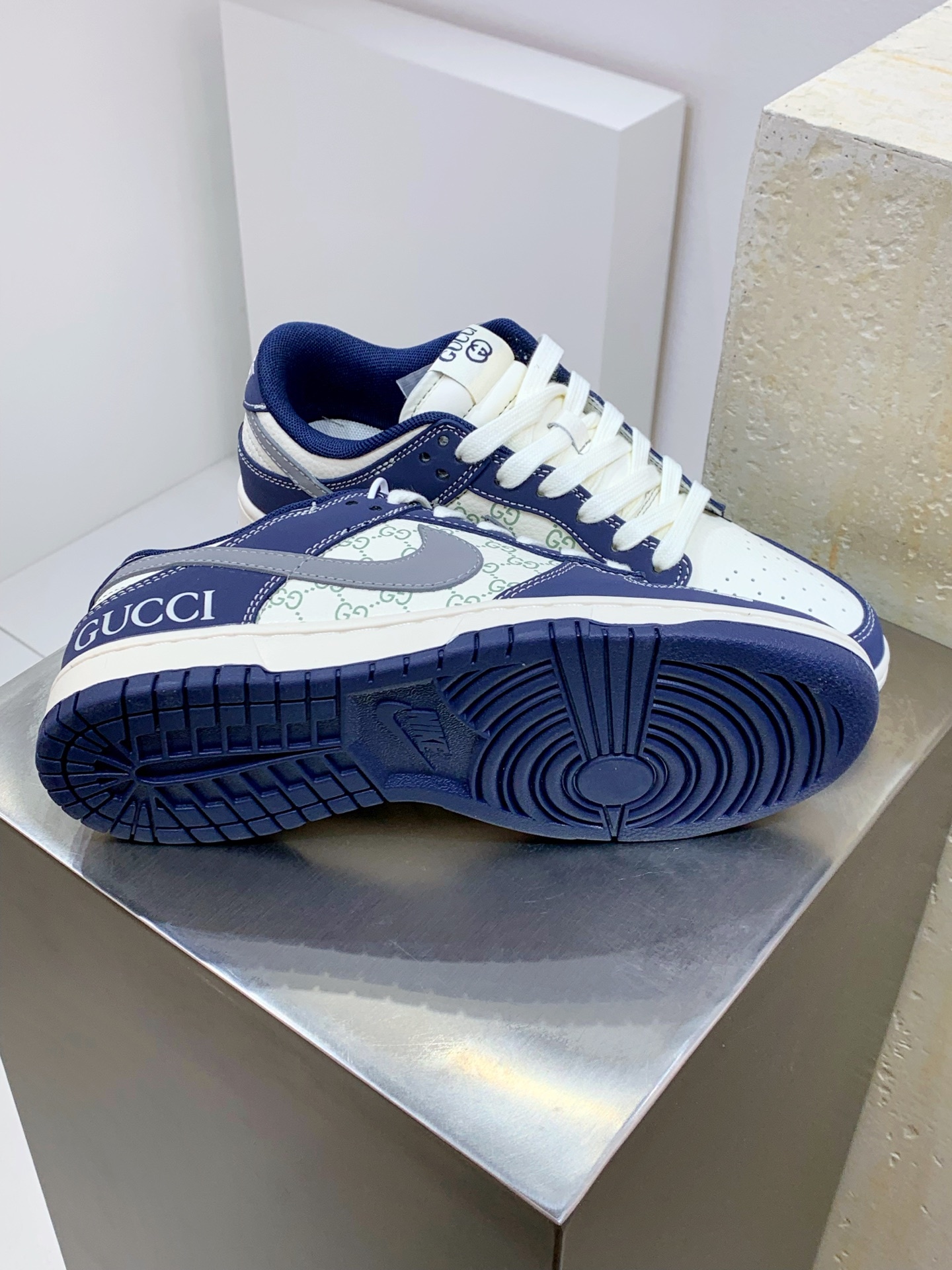Nike Air Force 1 Low White / Blue detail view 6