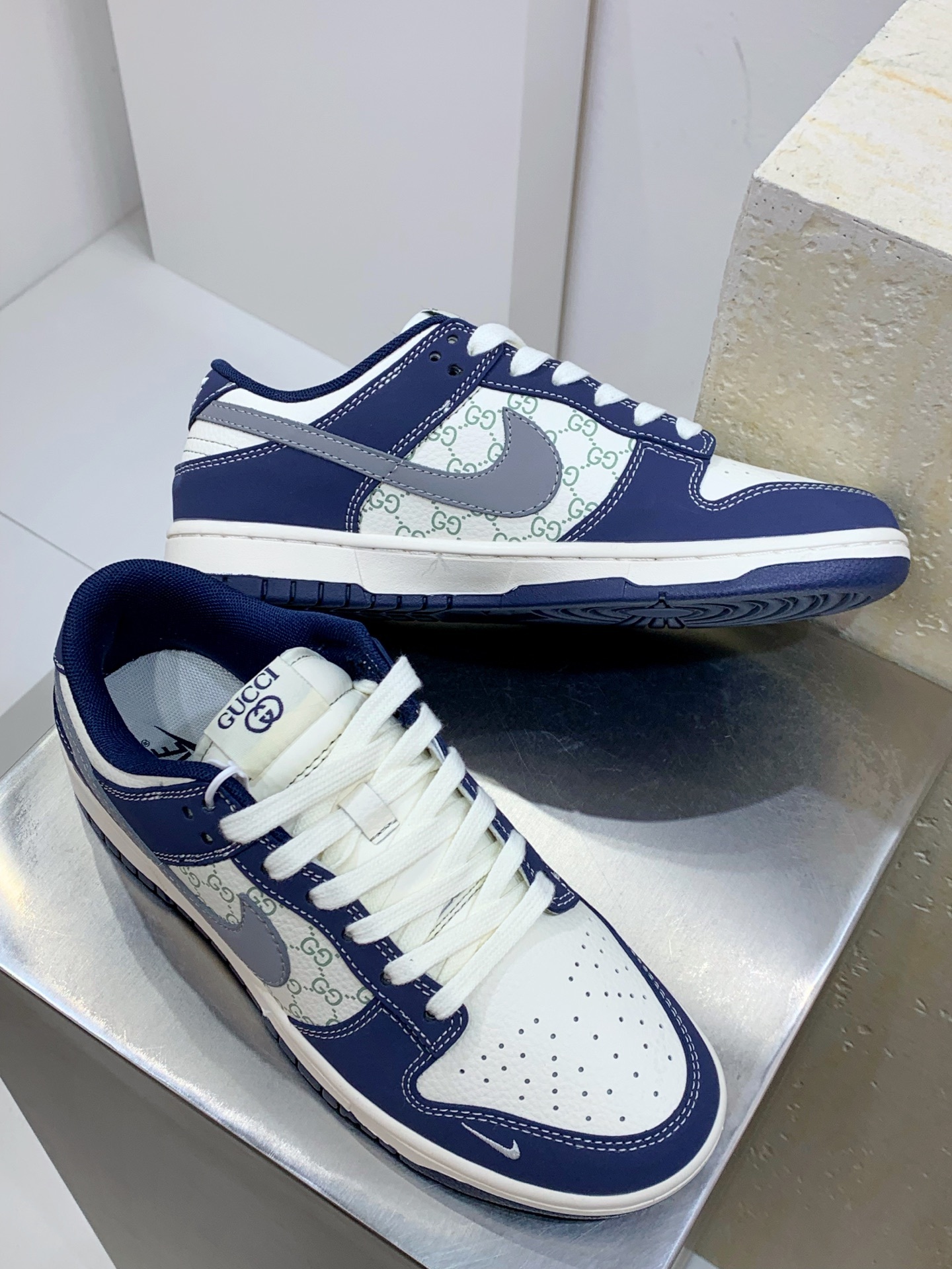 Nike Air Force 1 Low White / Blue detail view 7