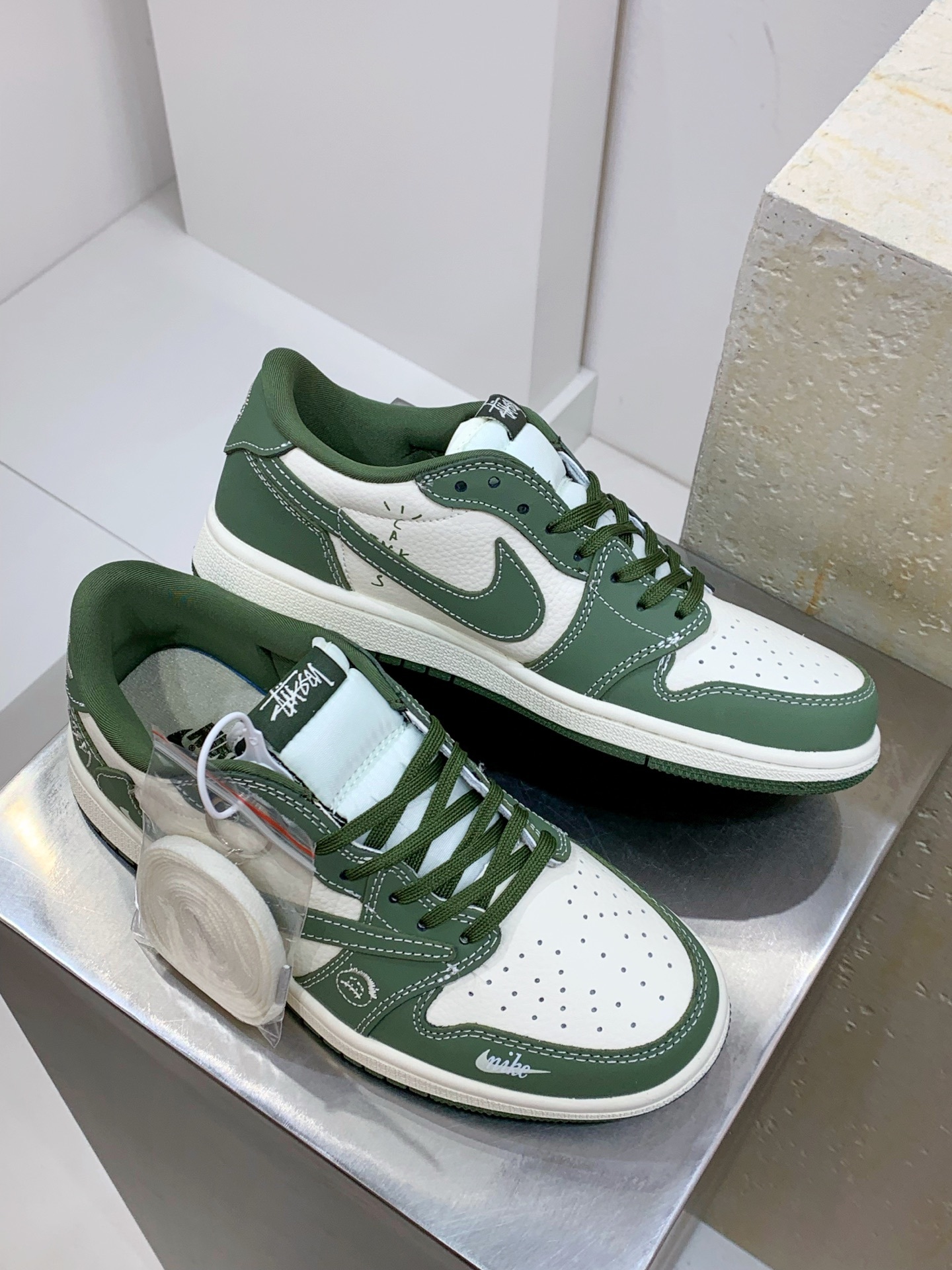 Nike Air Force 1 Low White / Grey detail view 7