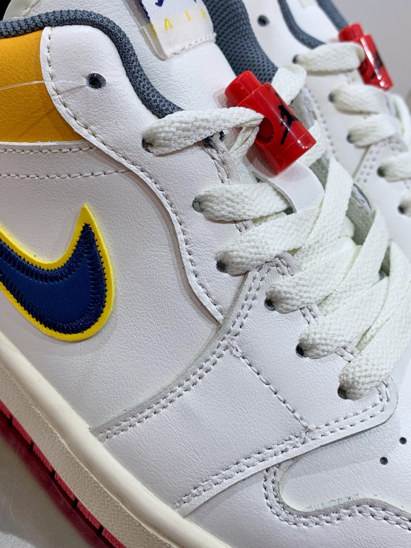 Nike Air Force 1 Low White / Grey detail view 1