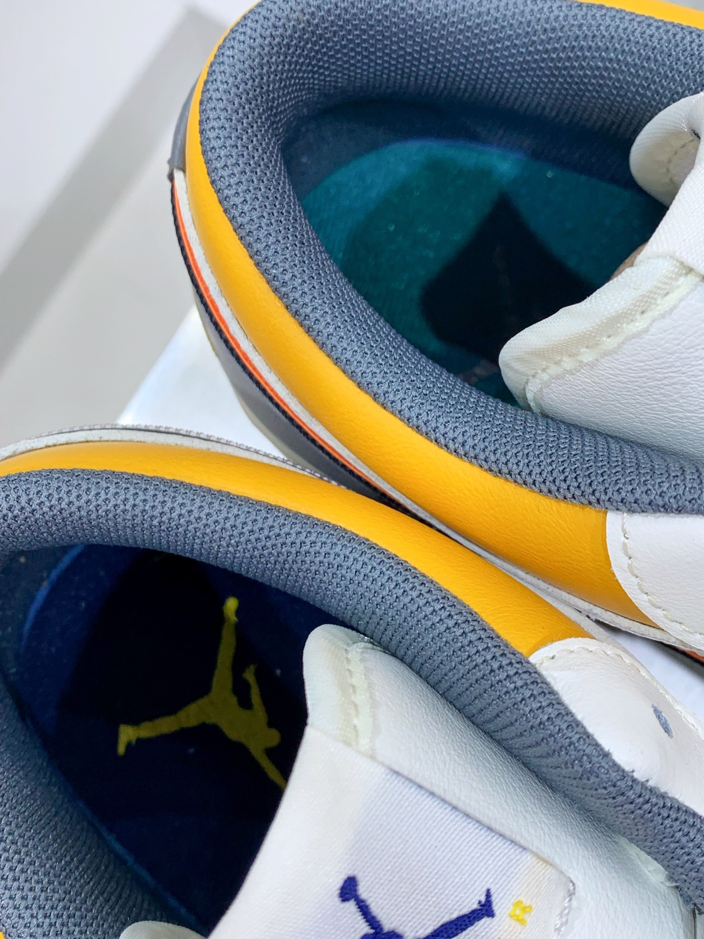 Nike Air Force 1 Low White / Grey detail view 2