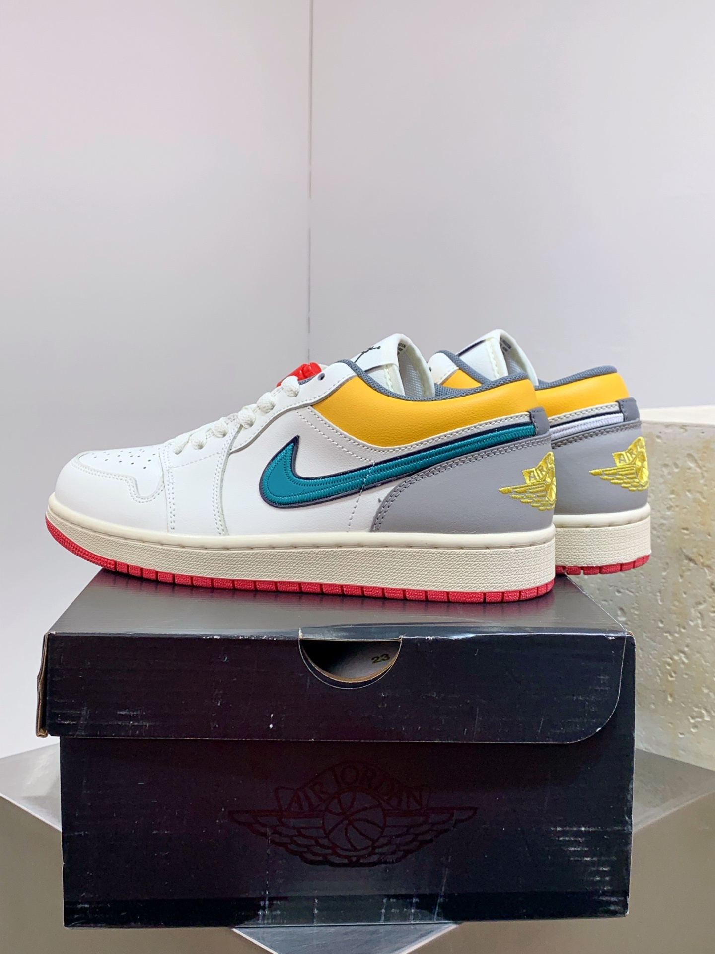 Nike Air Force 1 Low White / Grey detail view 4