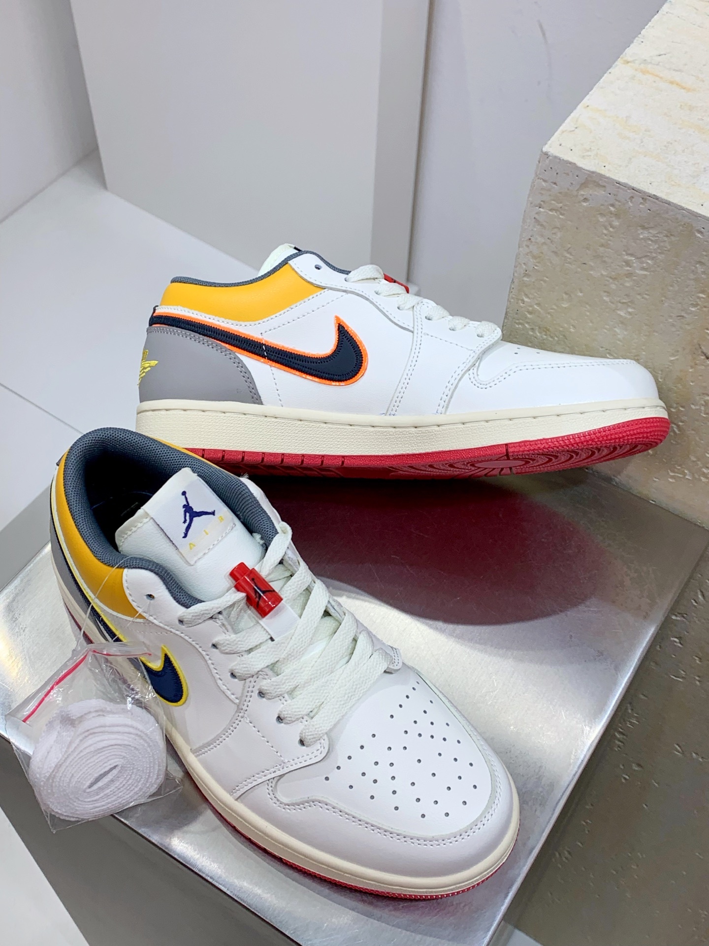 Nike Air Force 1 Low White / Grey detail view 7