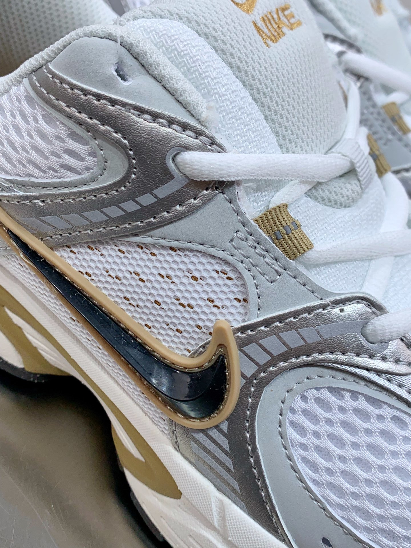 Nike P-6000 White / Grey detail view 1