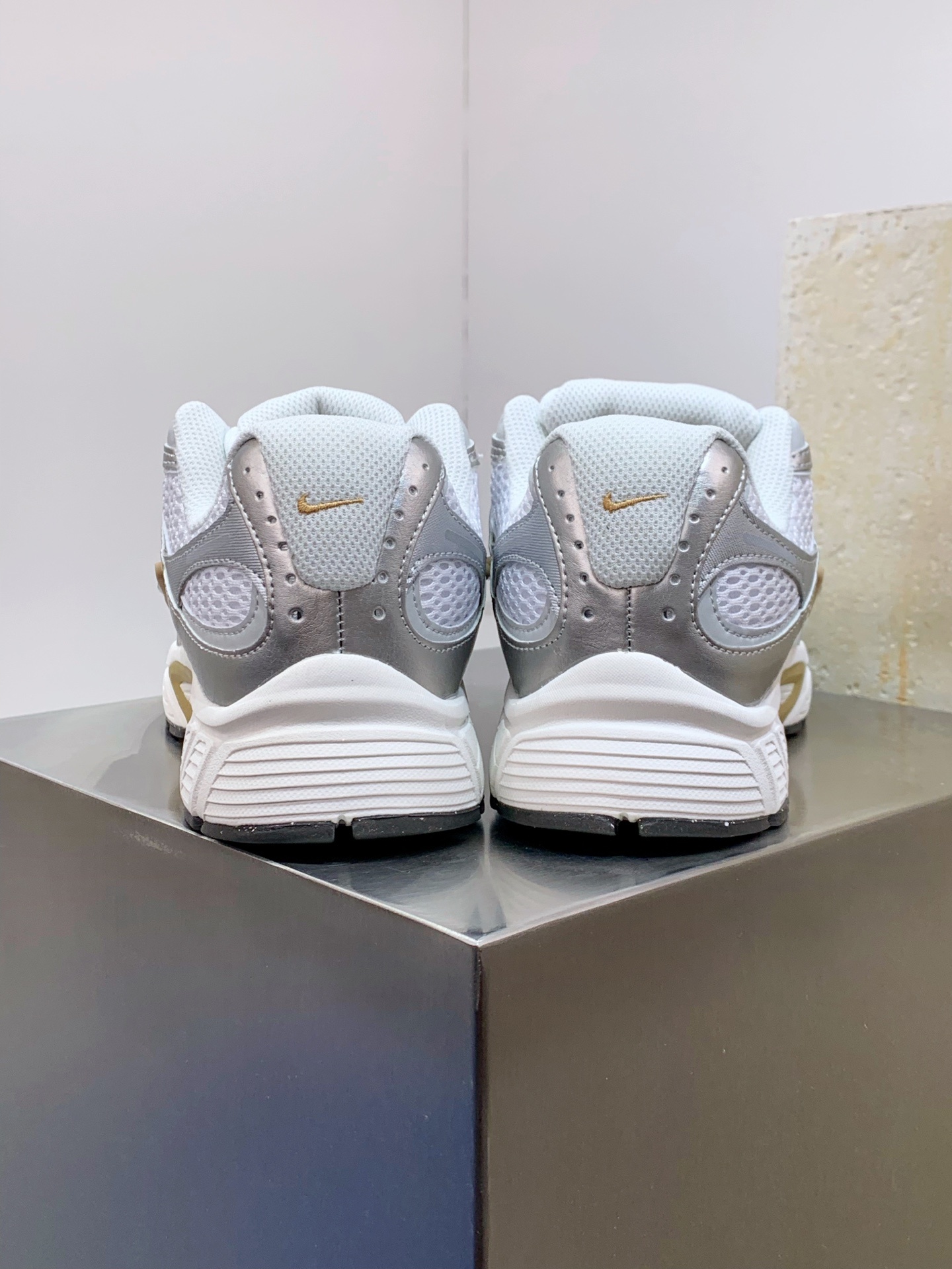 Nike P-6000 White / Grey detail view 3
