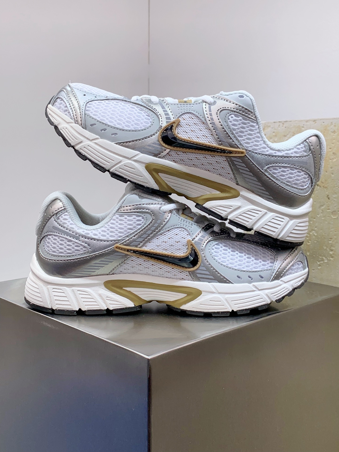 Nike P-6000 White / Grey detail view 5