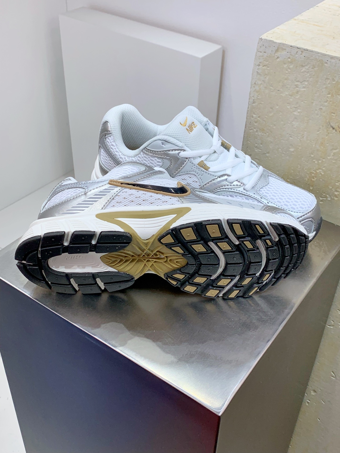 Nike P-6000 White / Grey detail view 6