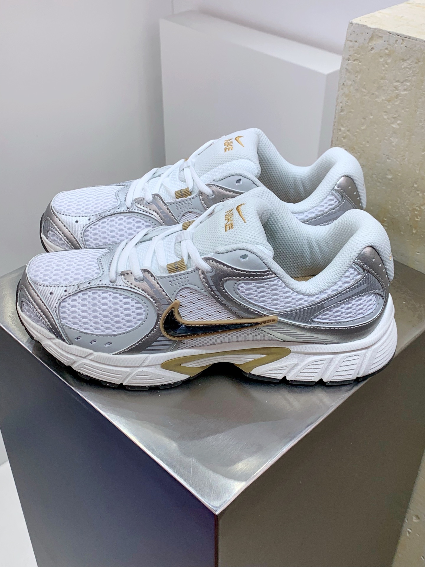 Nike P-6000 White / Grey detail view 8
