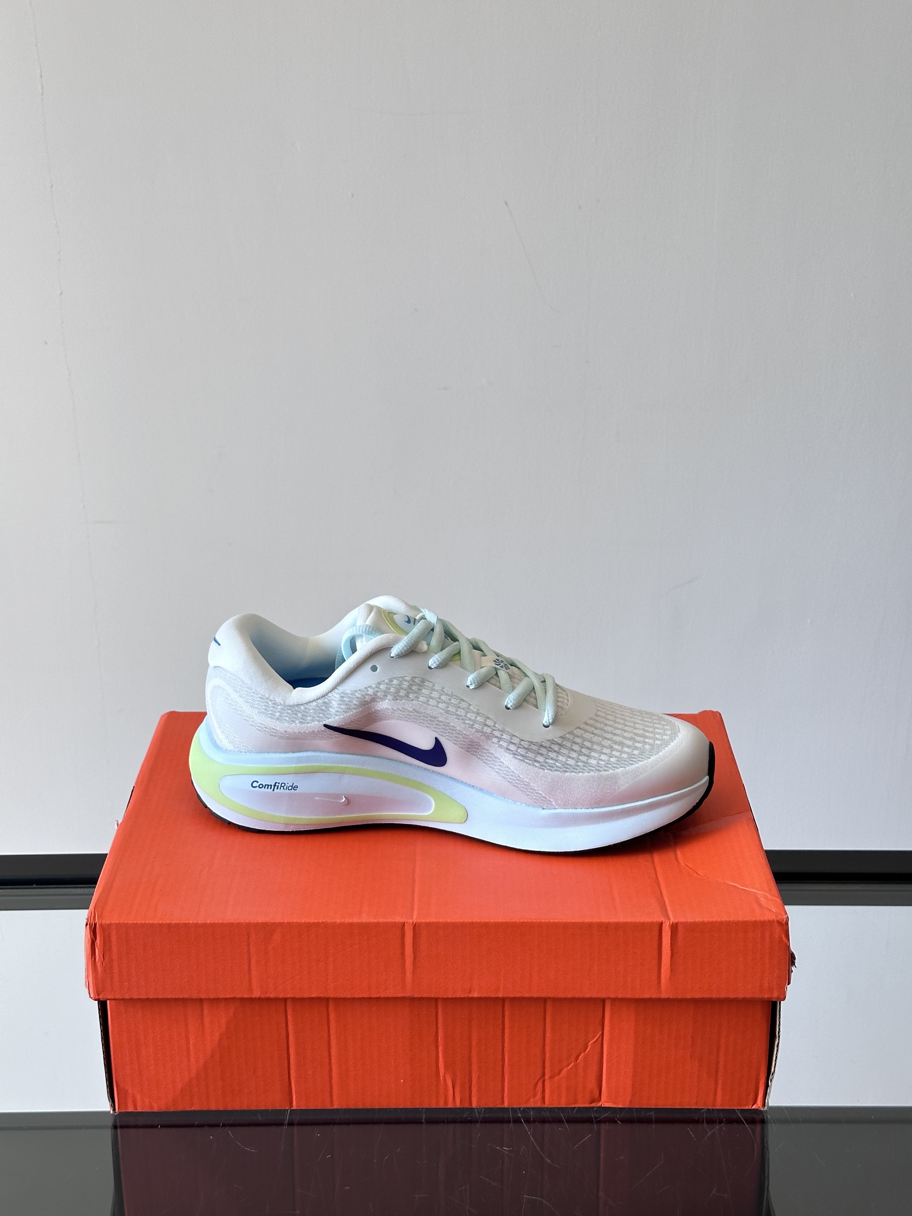 Nike Air Max 95 White / Burgundy detail view 3