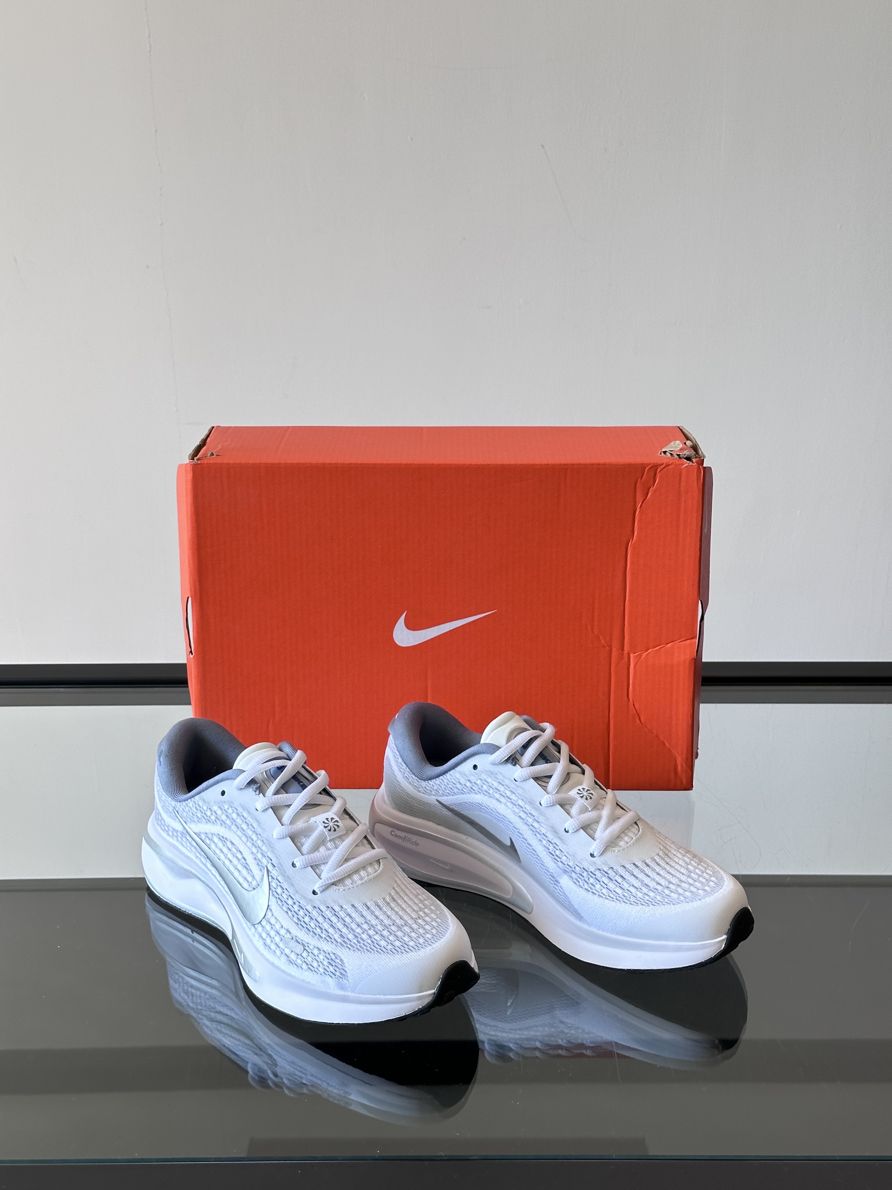 Nike Air Max 95 White / Burgundy detail view 4