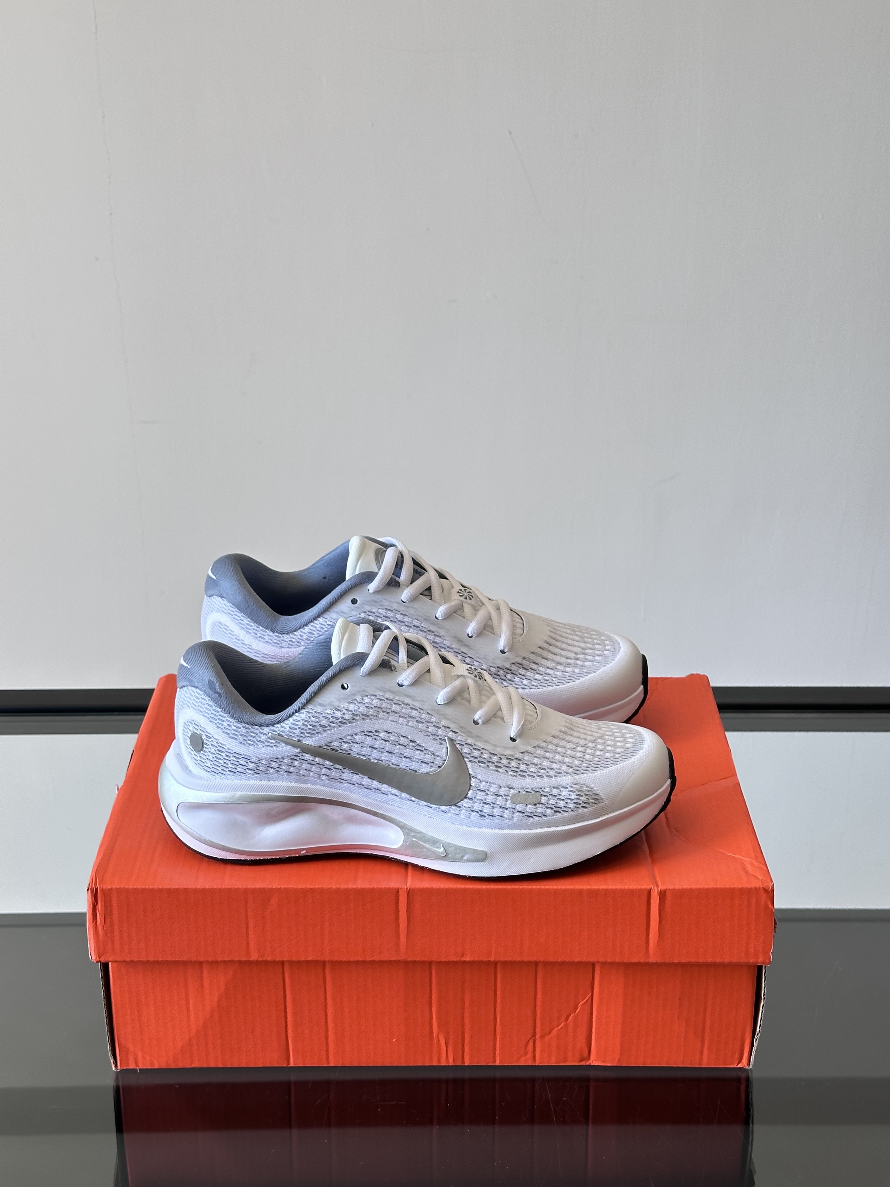 Nike Air Max 95 White / Burgundy detail view 8