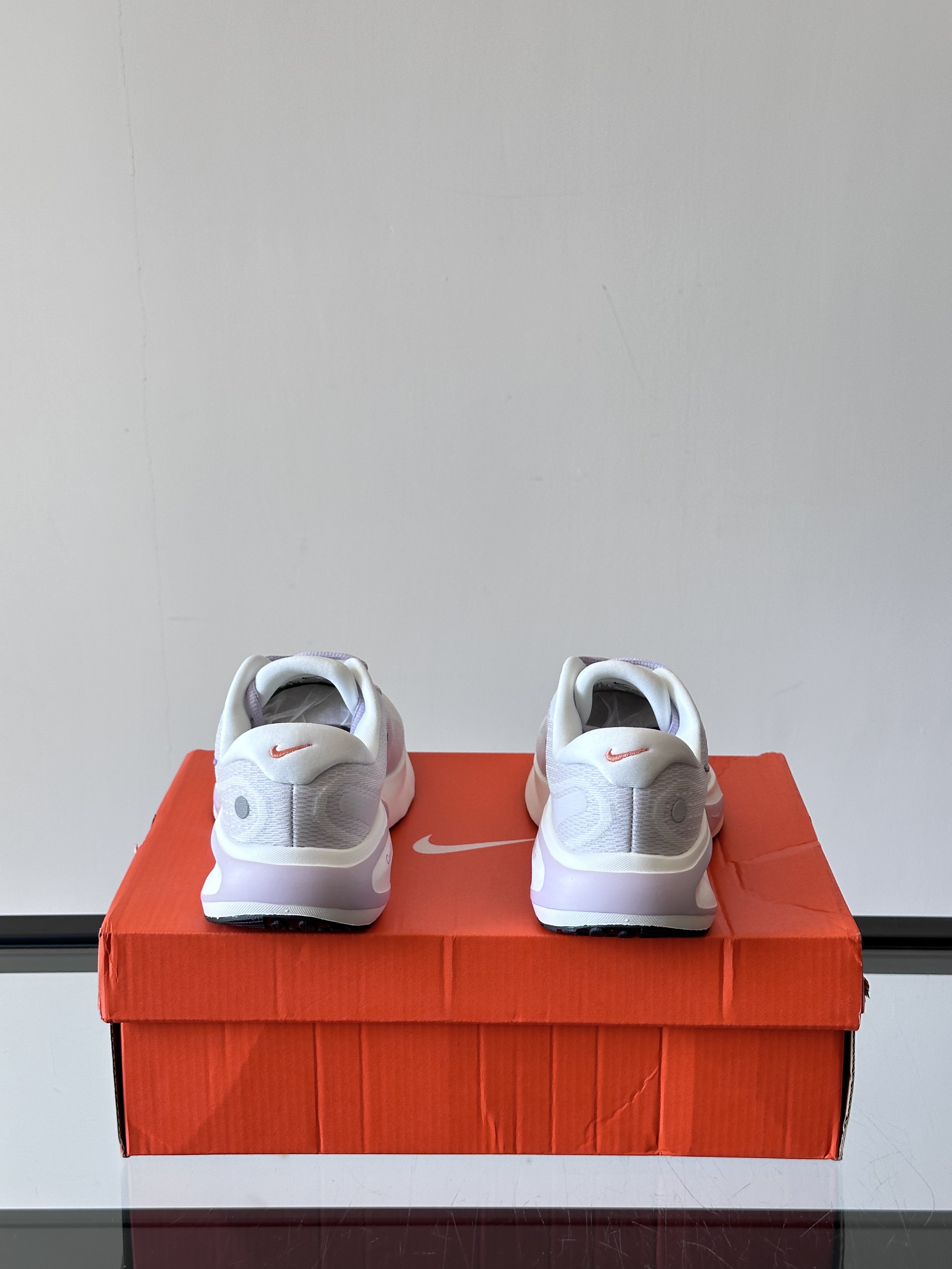 Nike Air Max 95 White / Burgundy detail view 1