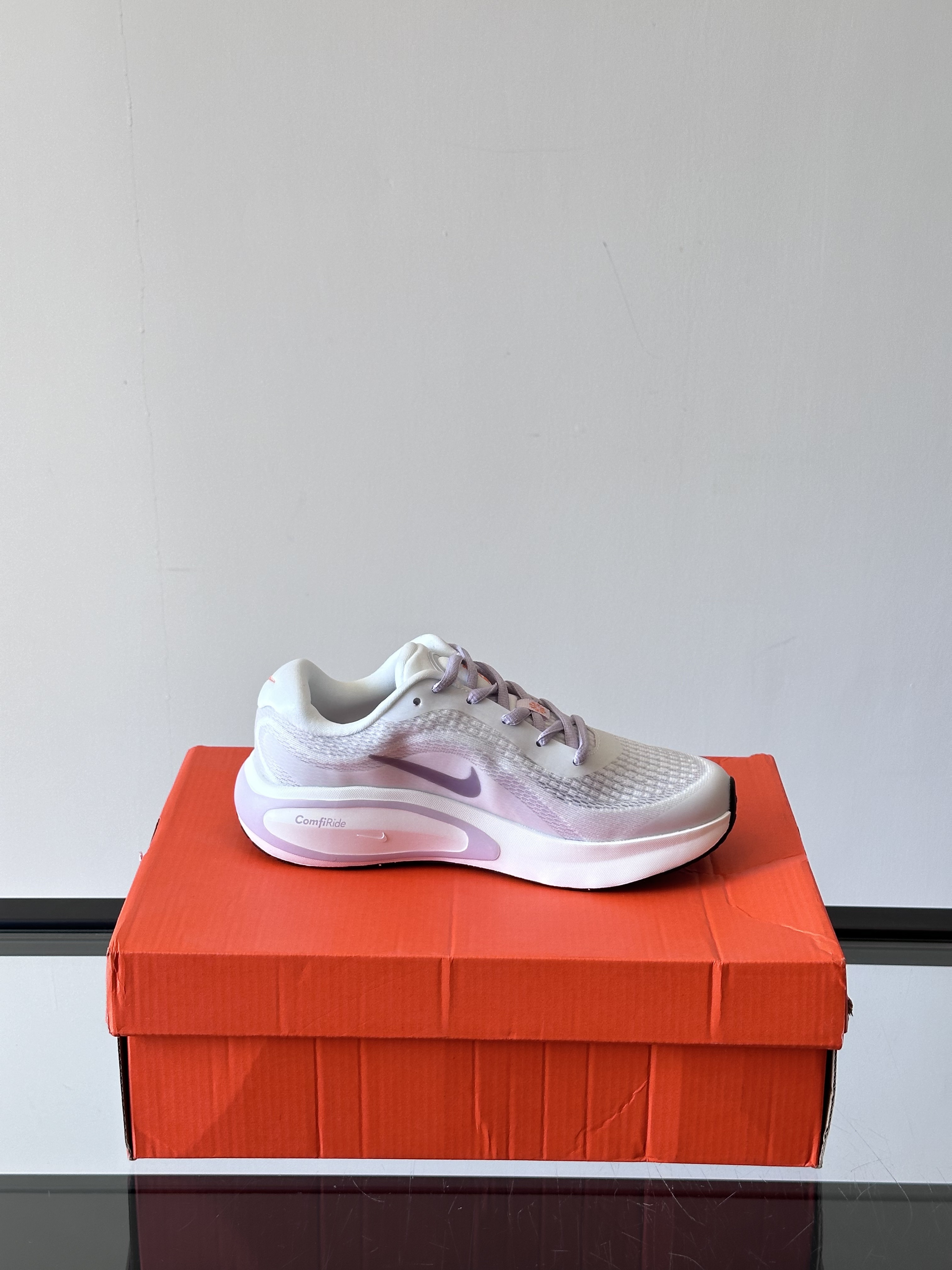 Nike Air Max 95 White / Burgundy detail view 3
